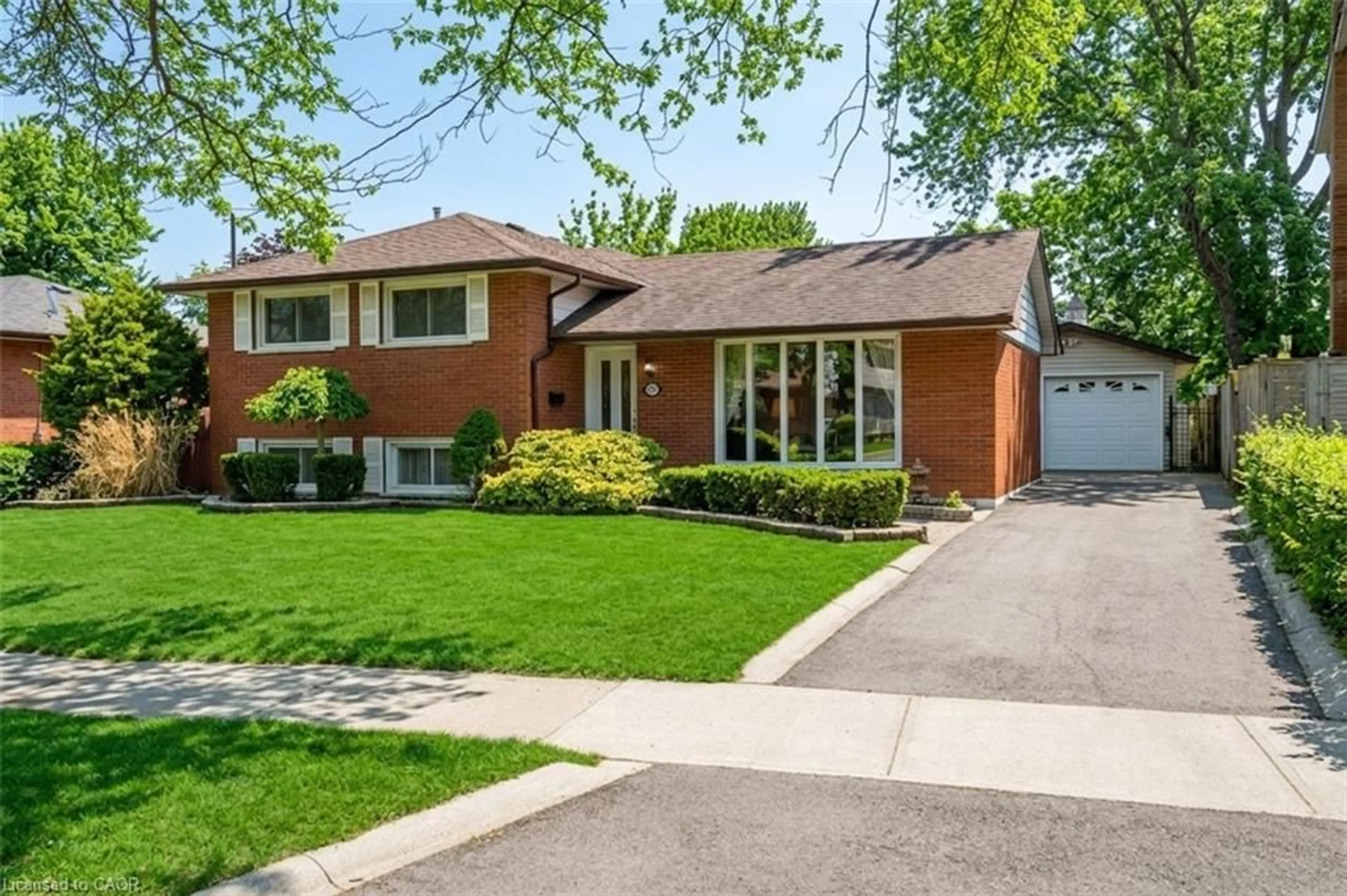 Home with brick exterior material, street for 5376 Spruce Ave, Burlington Ontario L7L 1N7