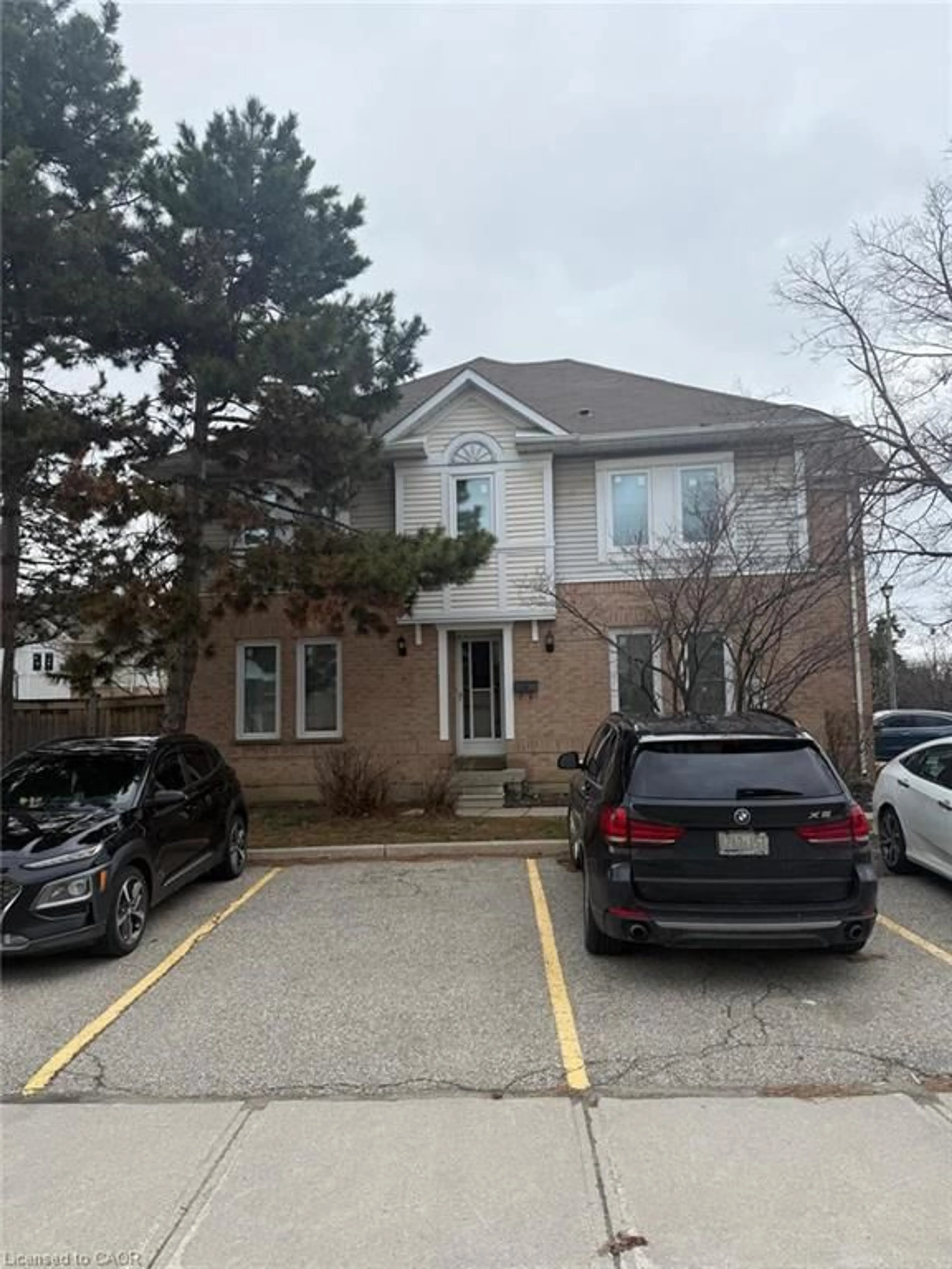 A pic from outside/outdoor area/front of a property/back of a property/a pic from drone, street for 63 Wickstead Crt #33, Brampton Ontario L6R 1N8