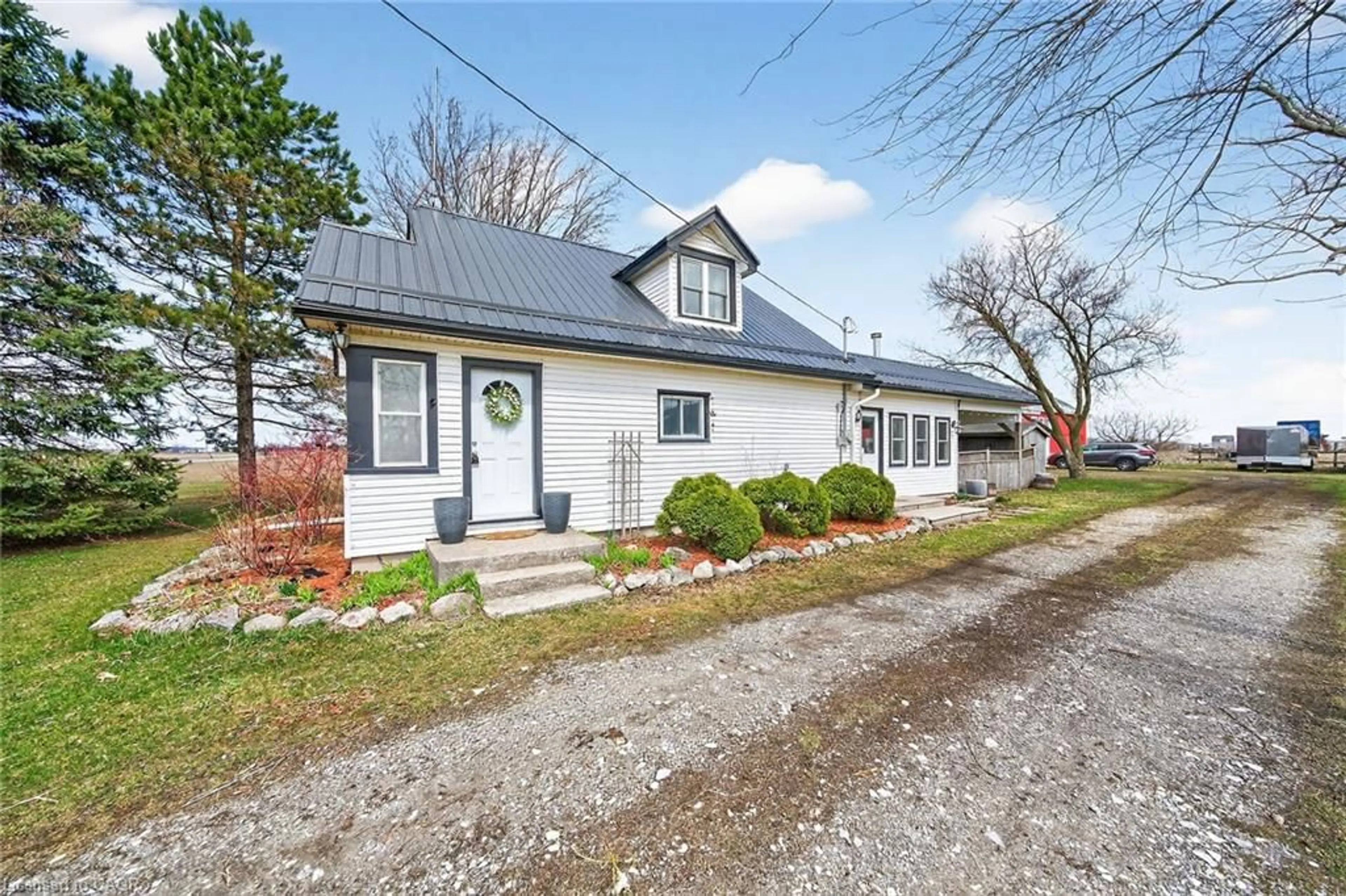 Home with vinyl exterior material, street for 984 Cheapside Rd, Jarvis Ontario N0A 1J0