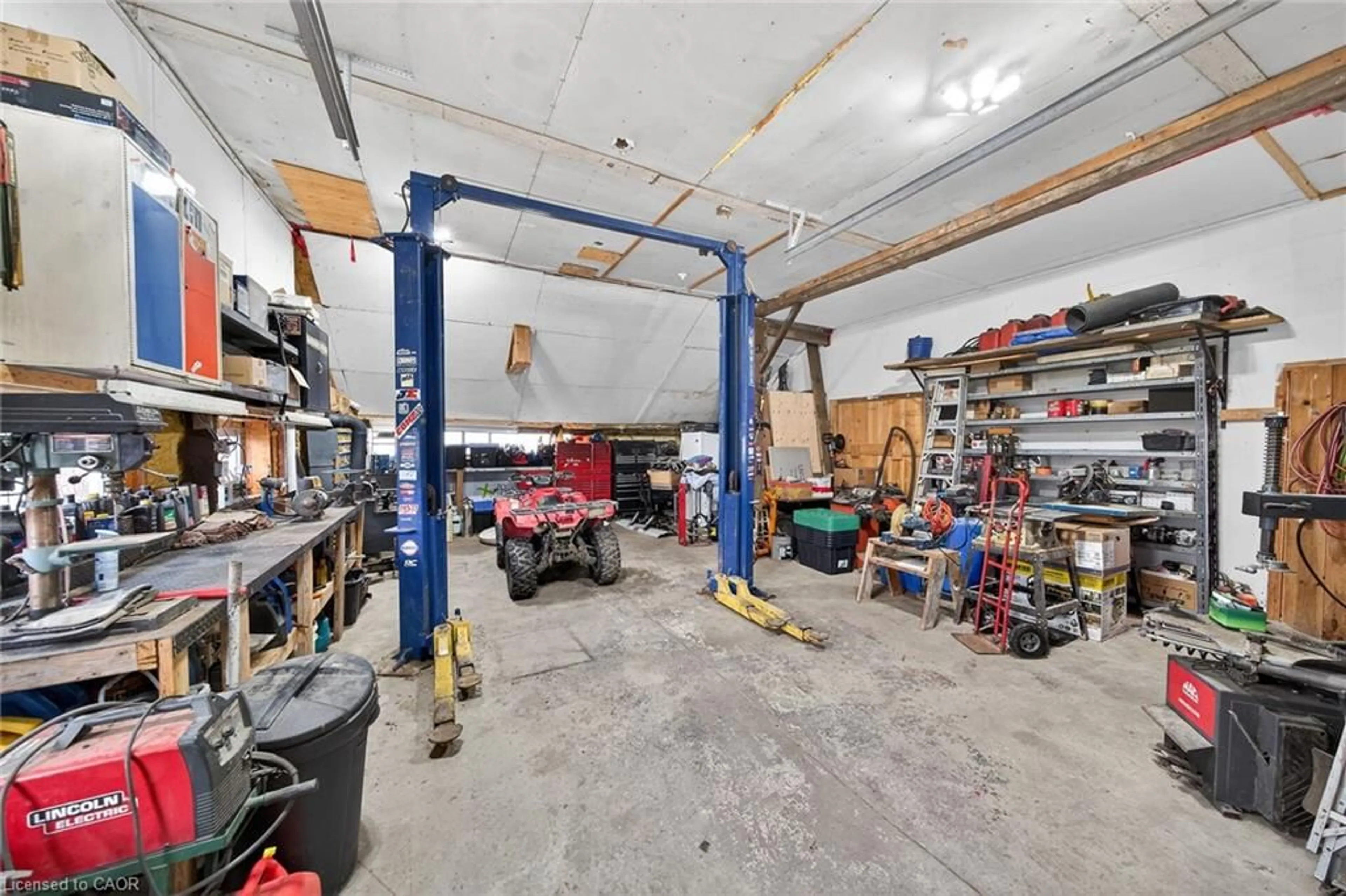 Indoor garage for 984 Cheapside Rd, Jarvis Ontario N0A 1J0