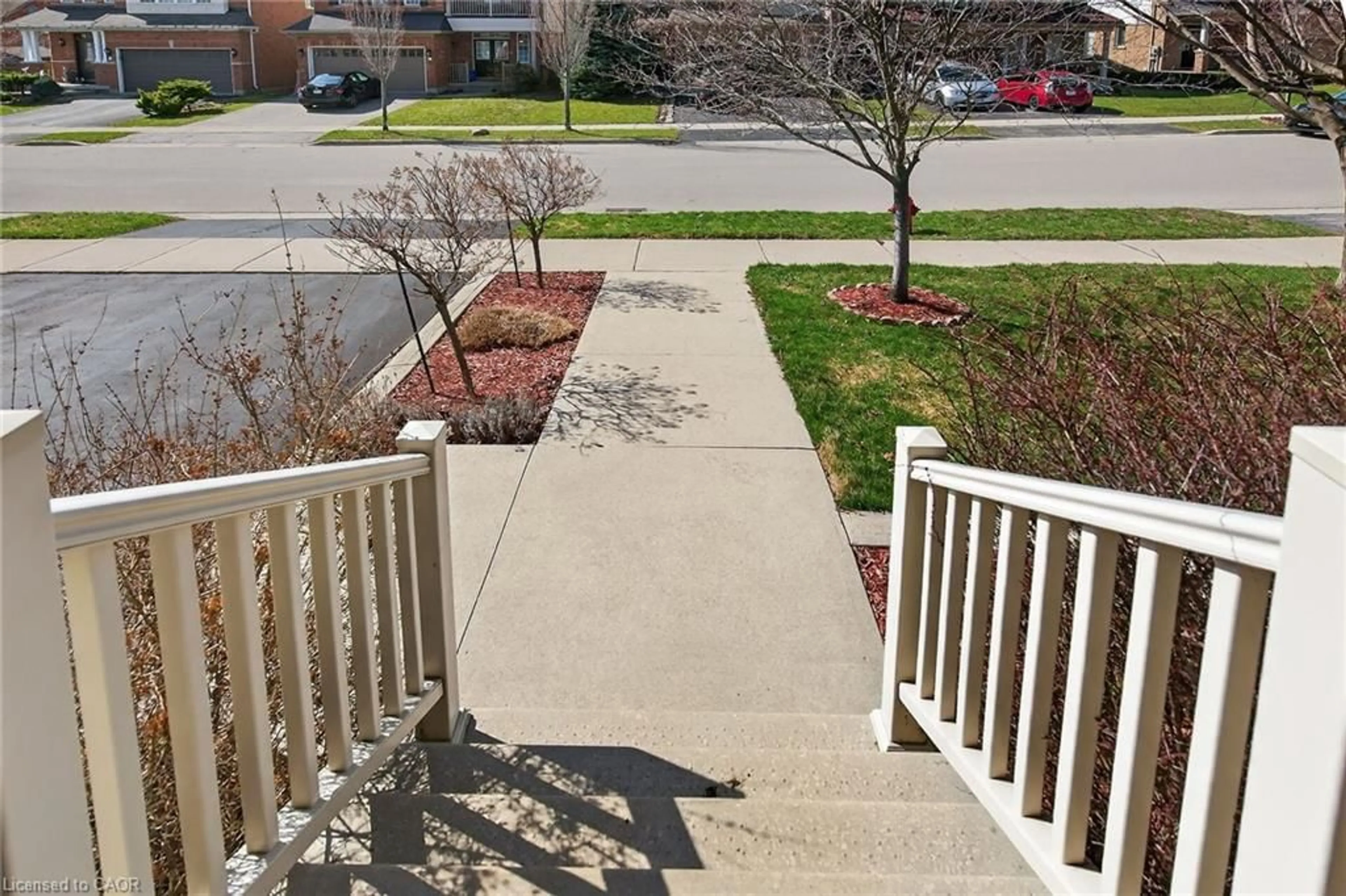 Patio, street for 97 Sirente Dr, Hamilton Ontario L9A 0B1