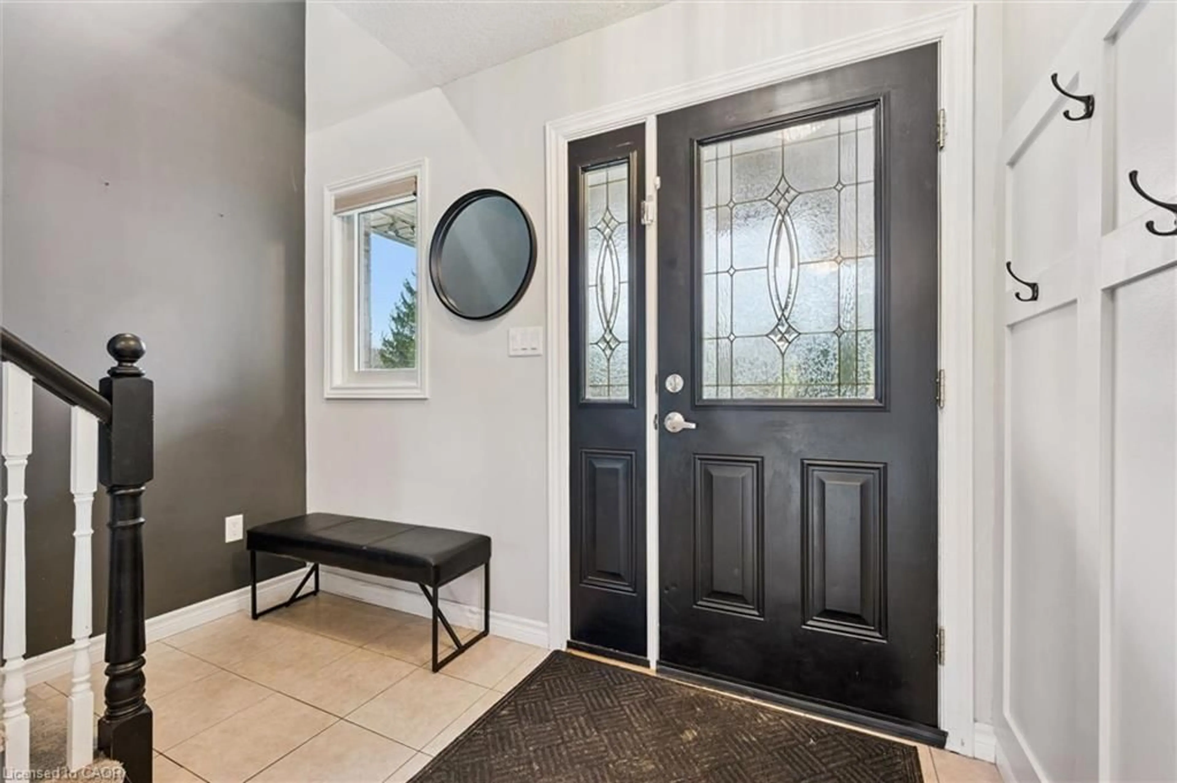 Indoor entryway for 420 Waterloo St, New Hamburg Ontario N3A 1T5