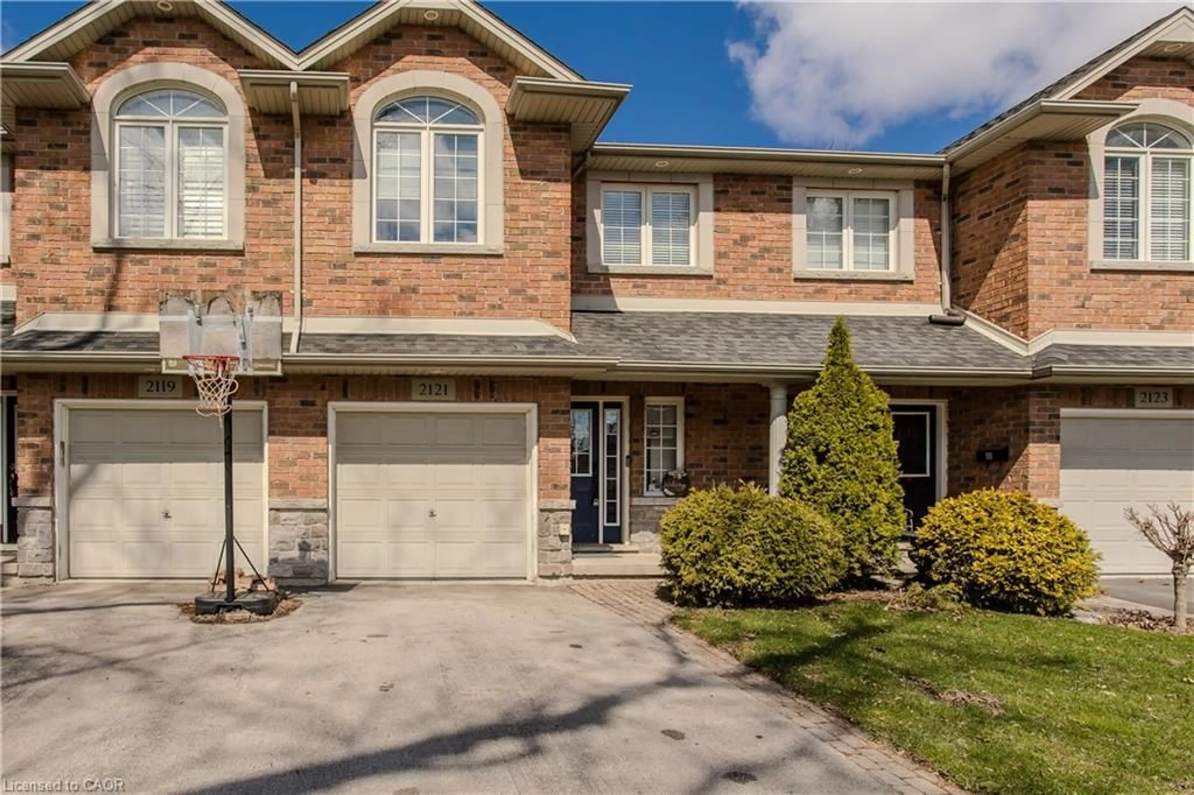 Home with brick exterior material, street for 2121 Prospect St, Burlington Ontario L7R 1Z2