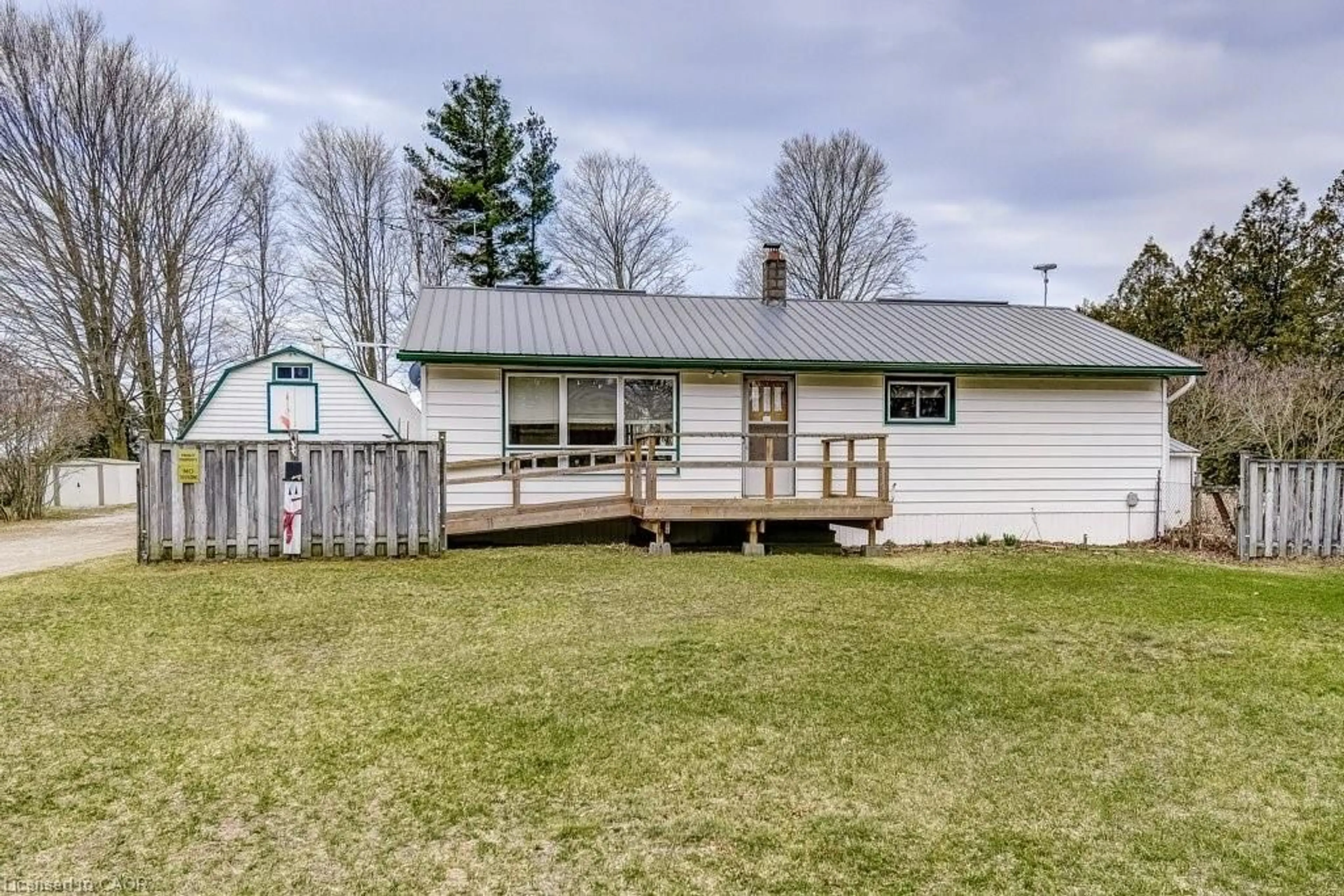 A pic from outside/outdoor area/front of a property/back of a property/a pic from drone, unknown for 440 Inman Rd, Dunnville Ontario N1A 2W5