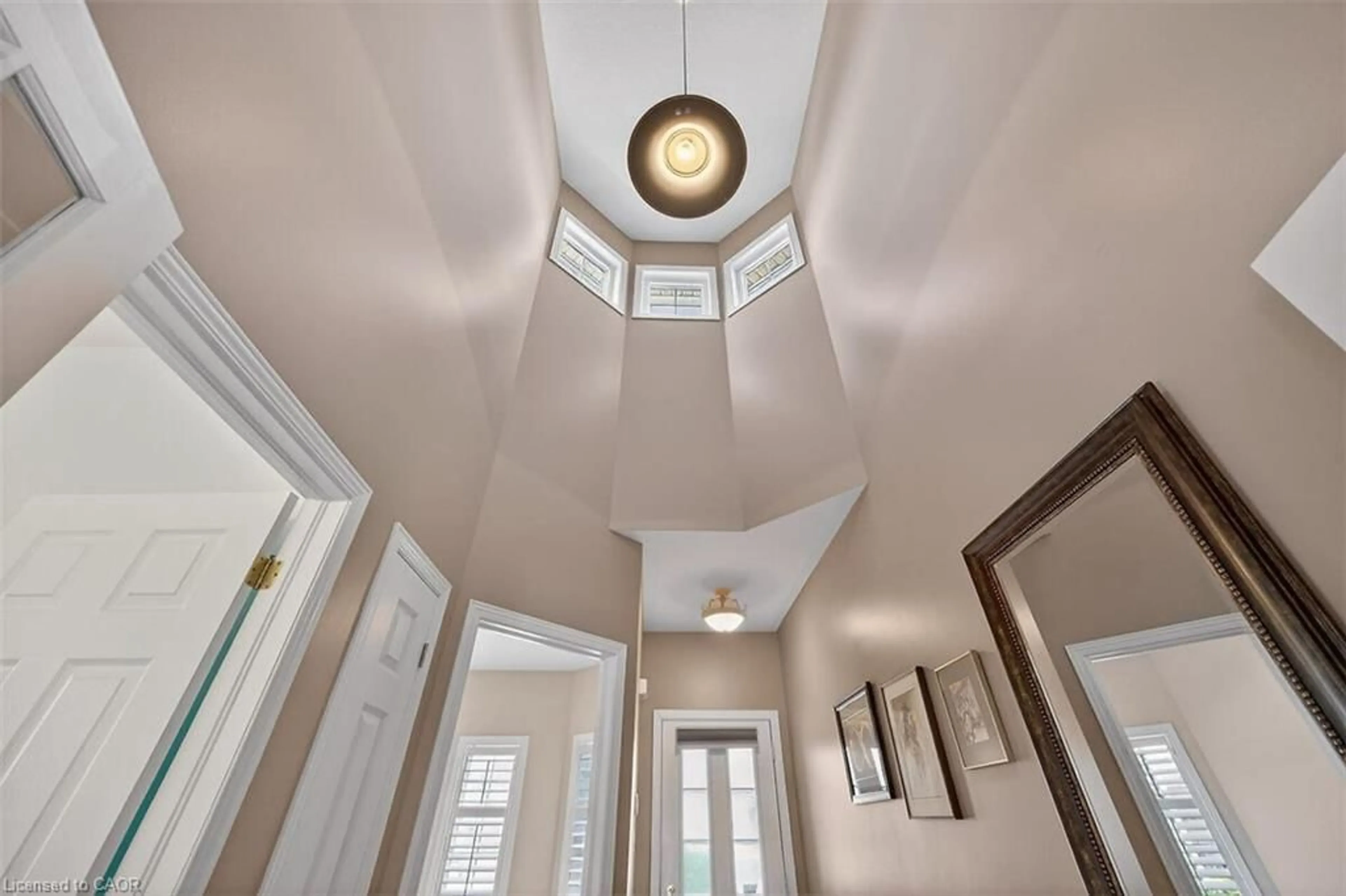 Indoor entryway for 48 Hallmark Trail, Hamilton Ontario L9B 0B8