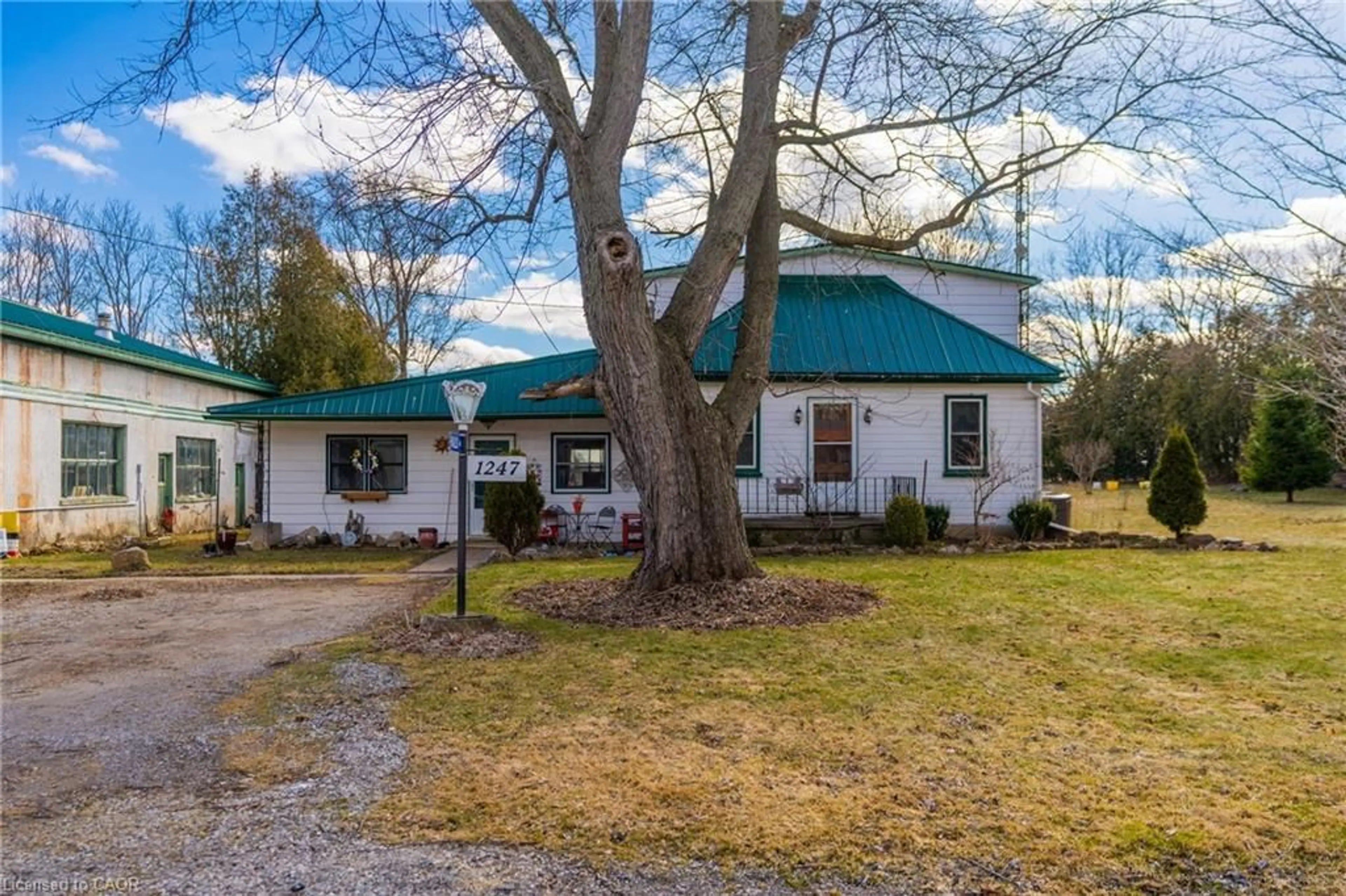A pic from outside/outdoor area/front of a property/back of a property/a pic from drone, unknown for 1247 Old Highway 8, Hamilton Ontario L0R 1Z0