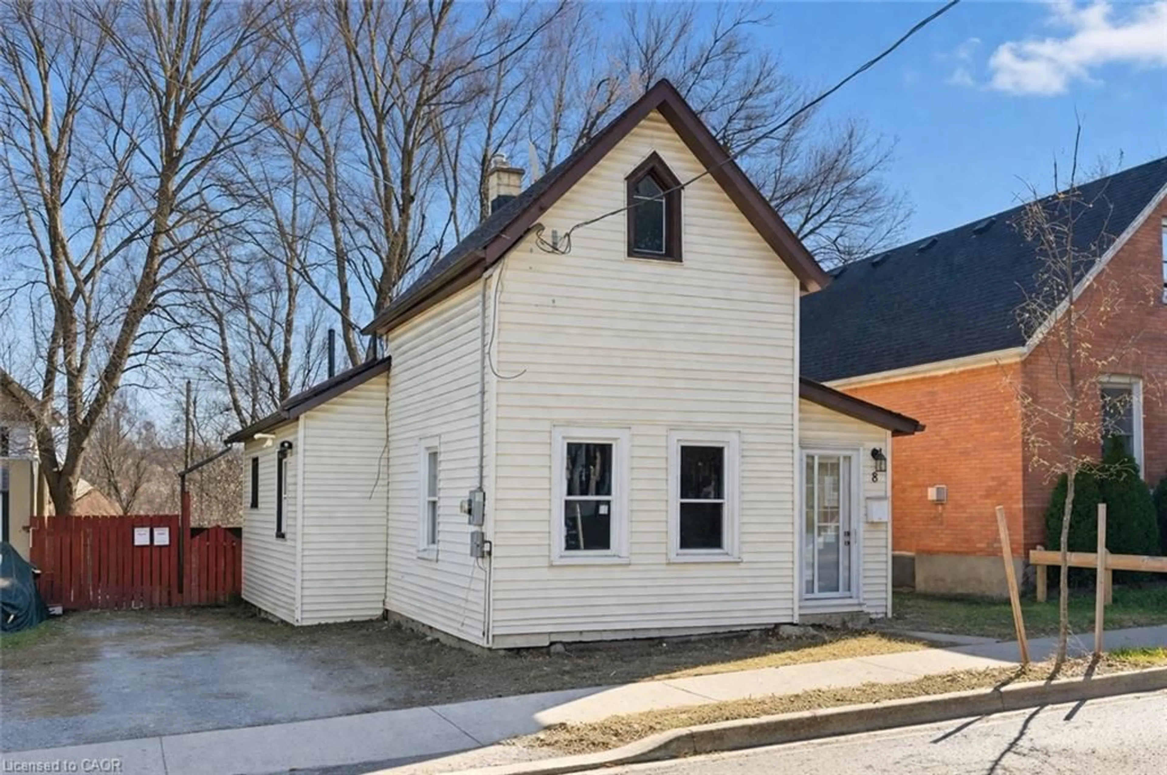 Unknown for 8 Tasker St, St. Catharines Ontario L2R 3Z8