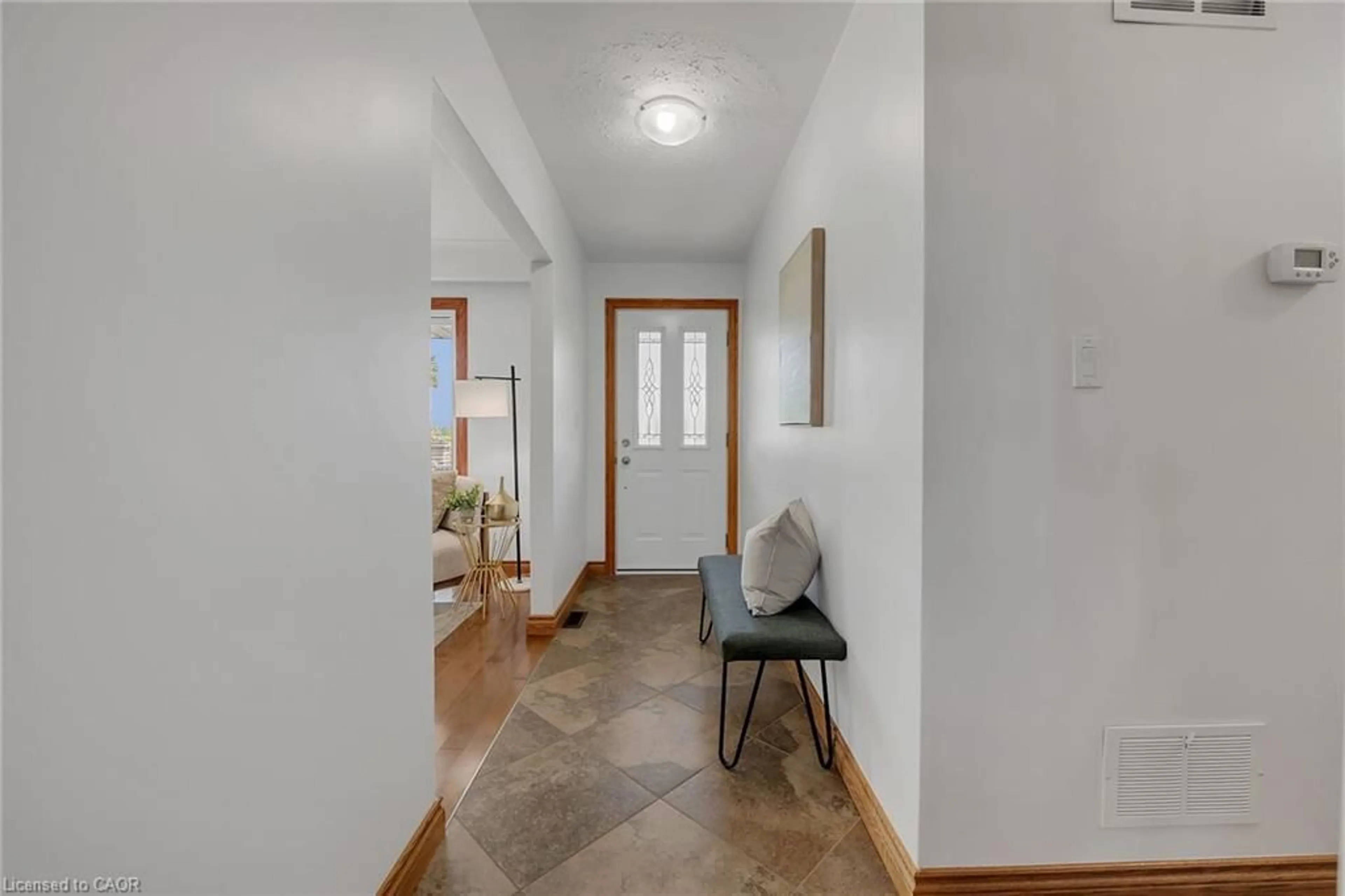 Indoor entryway for 617 Eighth Rd, Stoney Creek Ontario L8J 2X4