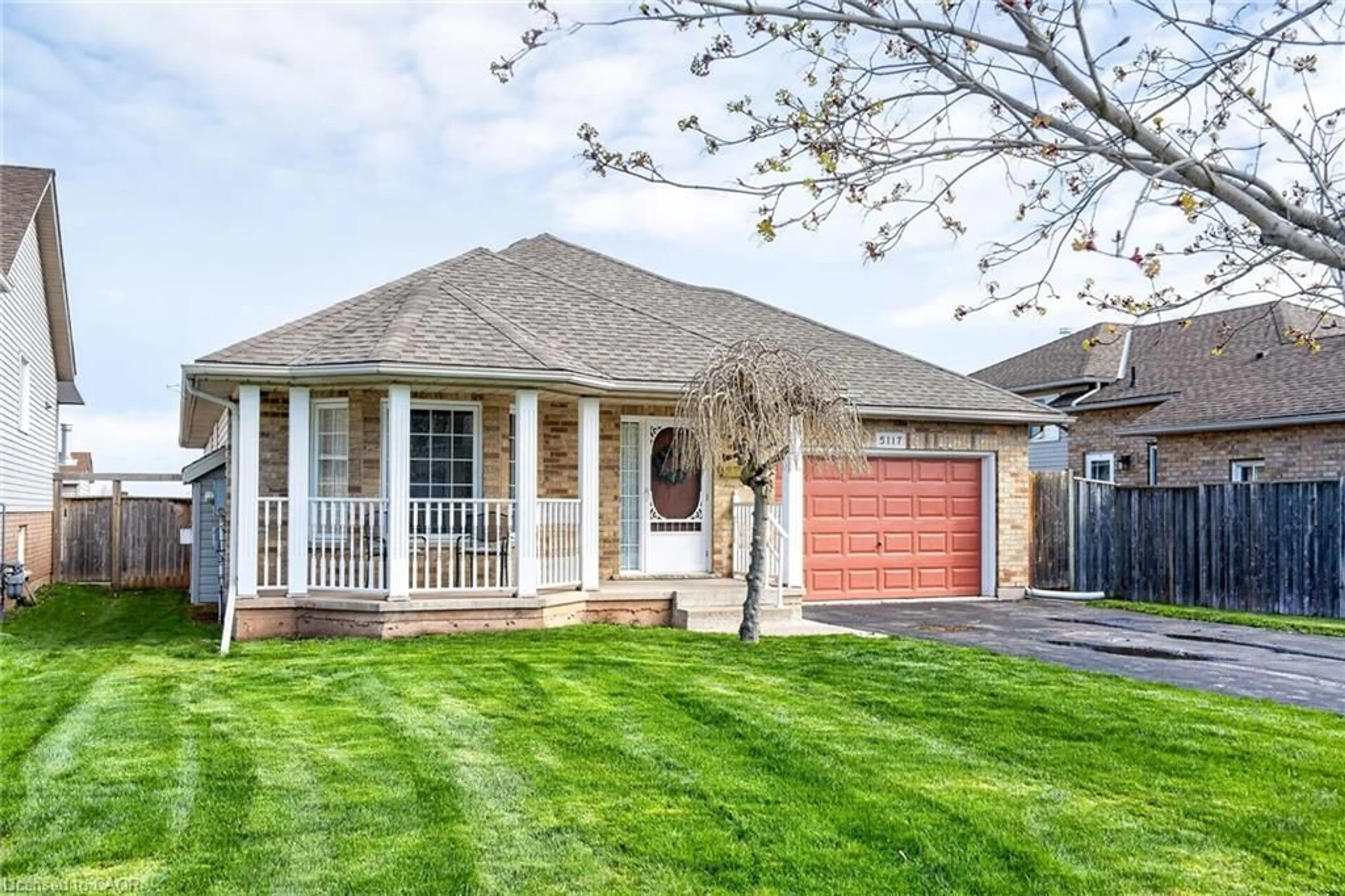 Home with brick exterior material, street for 5117 Meadowood Lane, Beamsville Ontario L3J 0J8