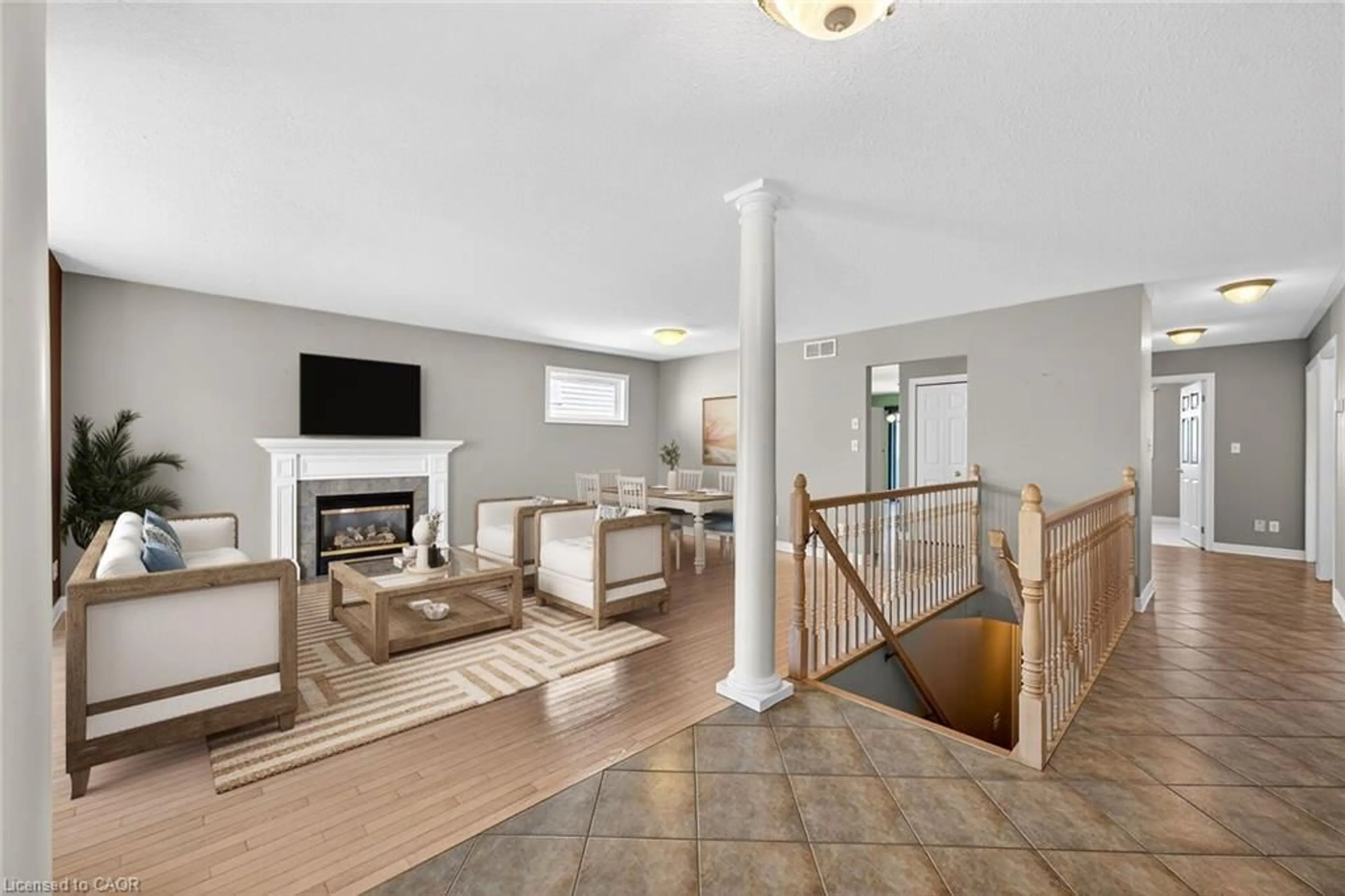 Living room with furniture, unknown for 5117 Meadowood Lane, Beamsville Ontario L3J 0J8
