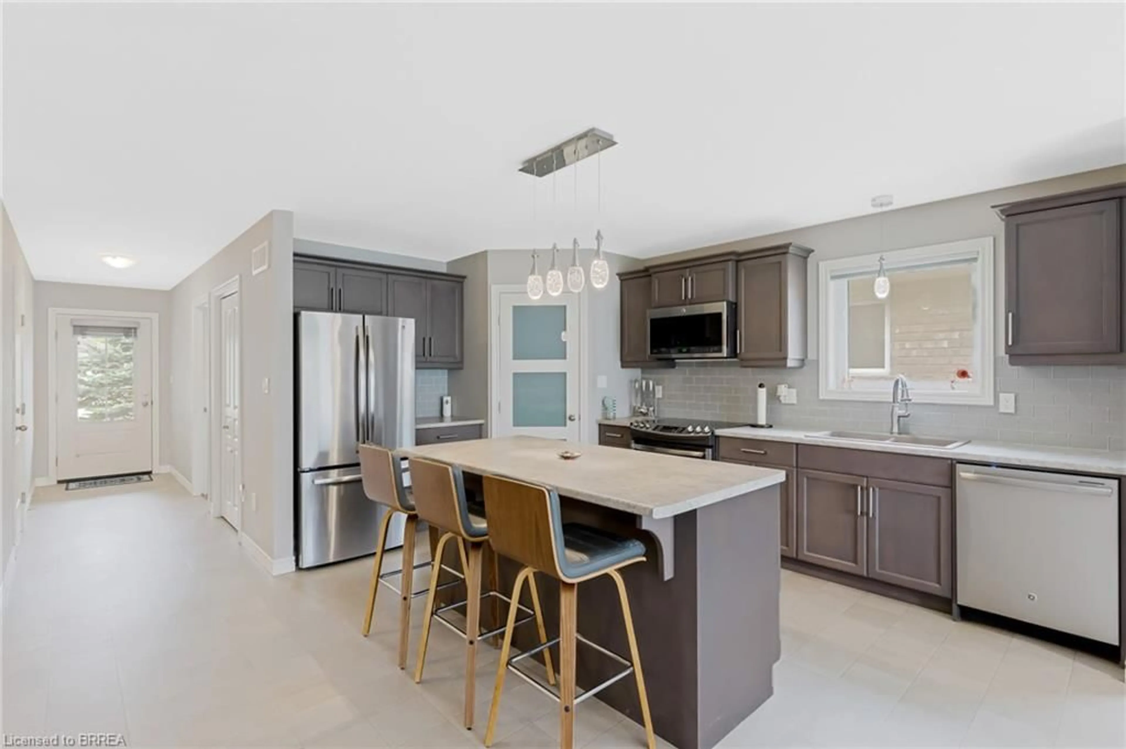 Open concept kitchen, ceramic/tile floor for 117 Tarry Pky, Aylmer Ontario N5H 3H8