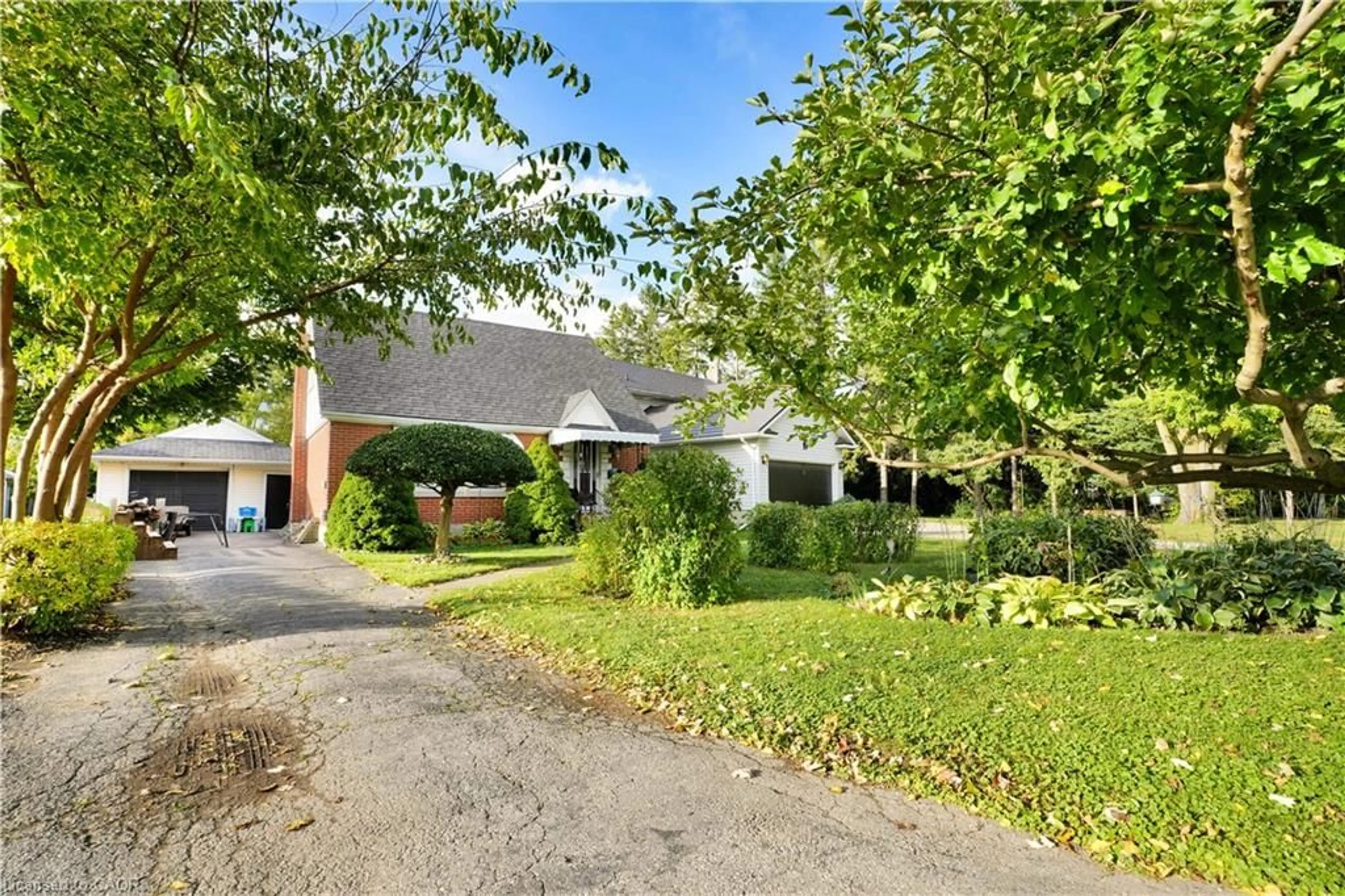 A pic from outside/outdoor area/front of a property/back of a property/a pic from drone, street for 22 Graber Pl, Kitchener Ontario N2A 1G8