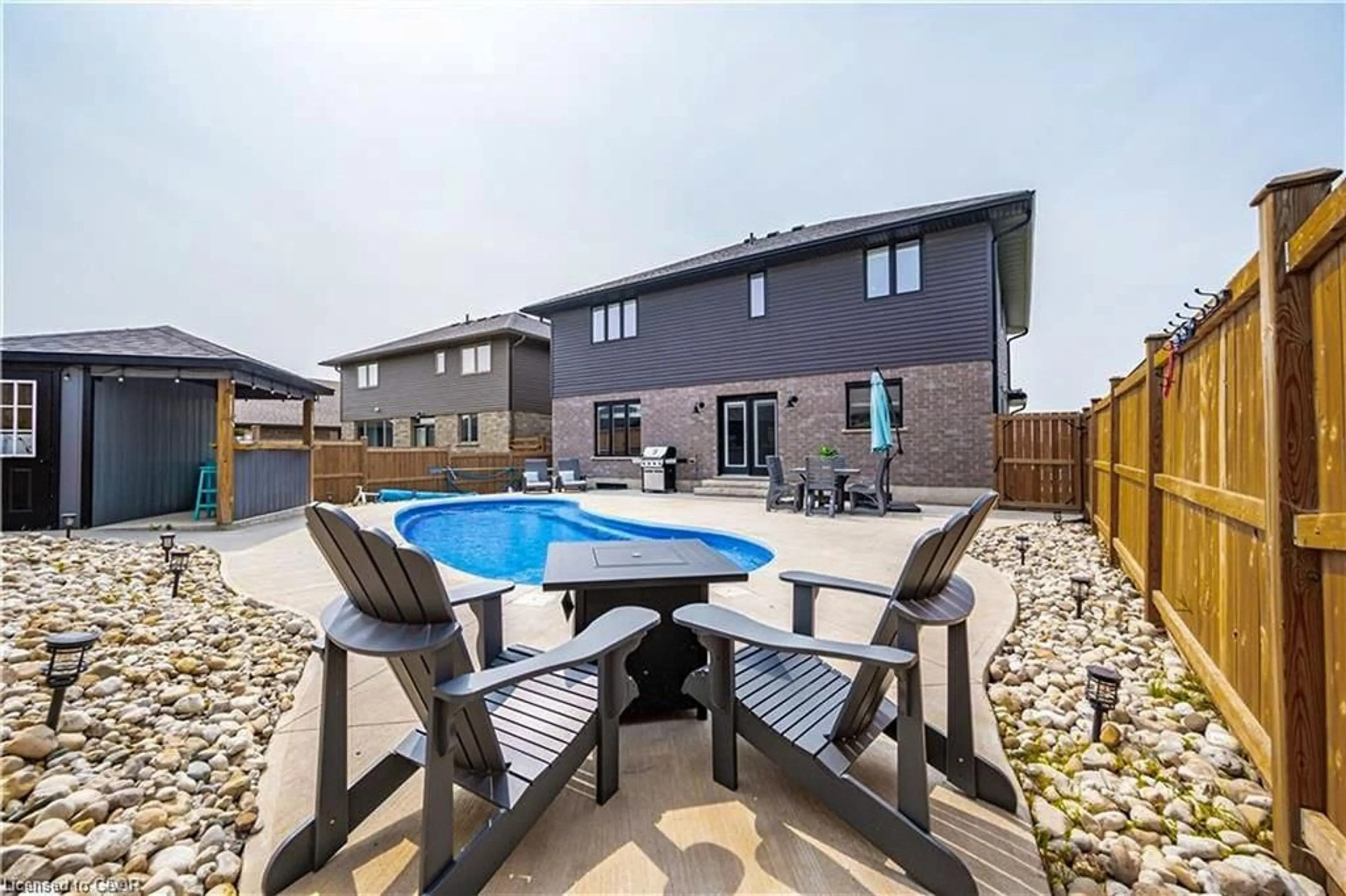 Patio, unknown for 74 Farley Rd, Fergus Ontario N1M 0E9