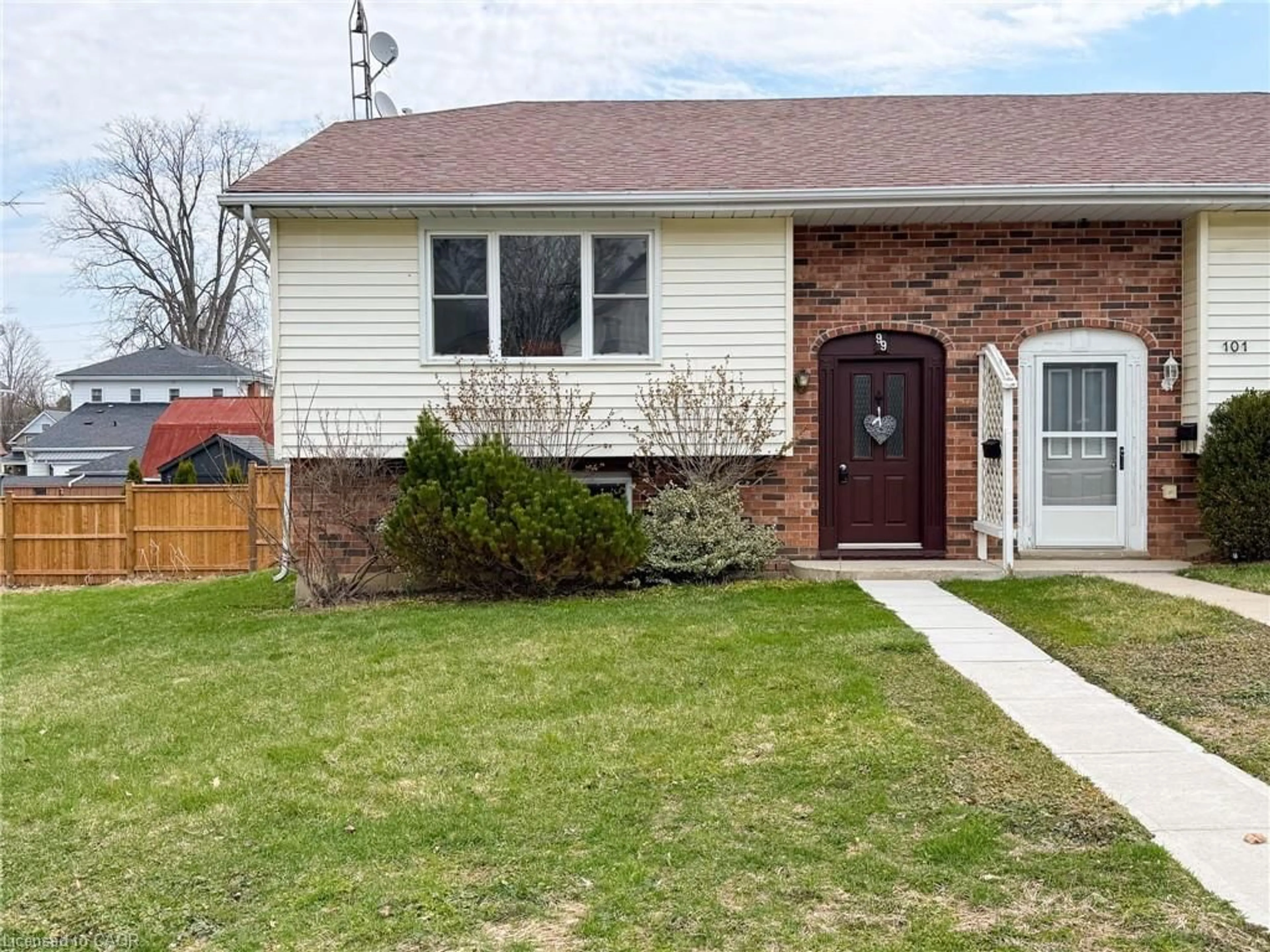 Home with brick exterior material, street for 99 Wellington St, Waterford Ontario N0E 1Y0