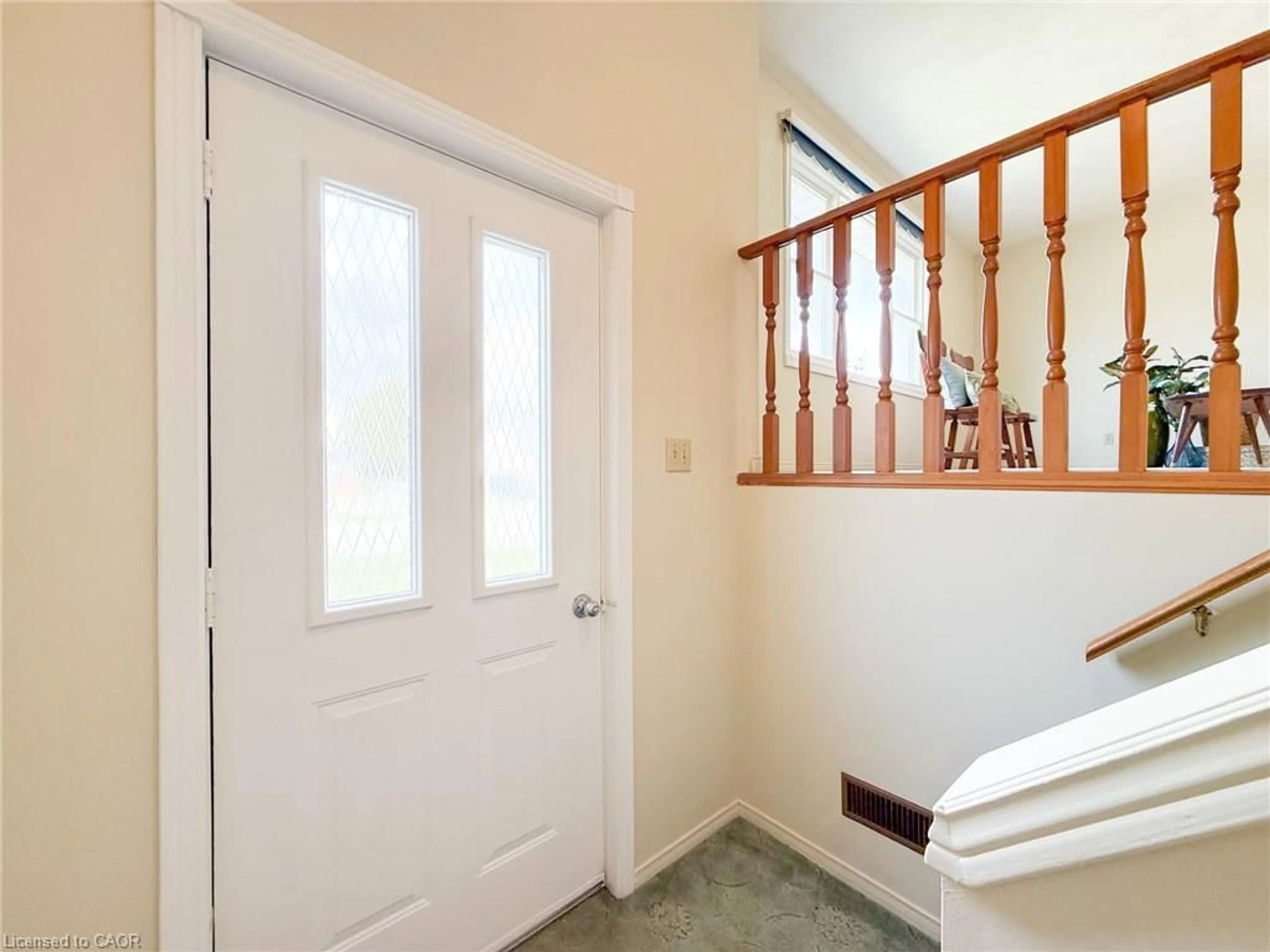 Indoor entryway for 99 Wellington St, Waterford Ontario N0E 1Y0