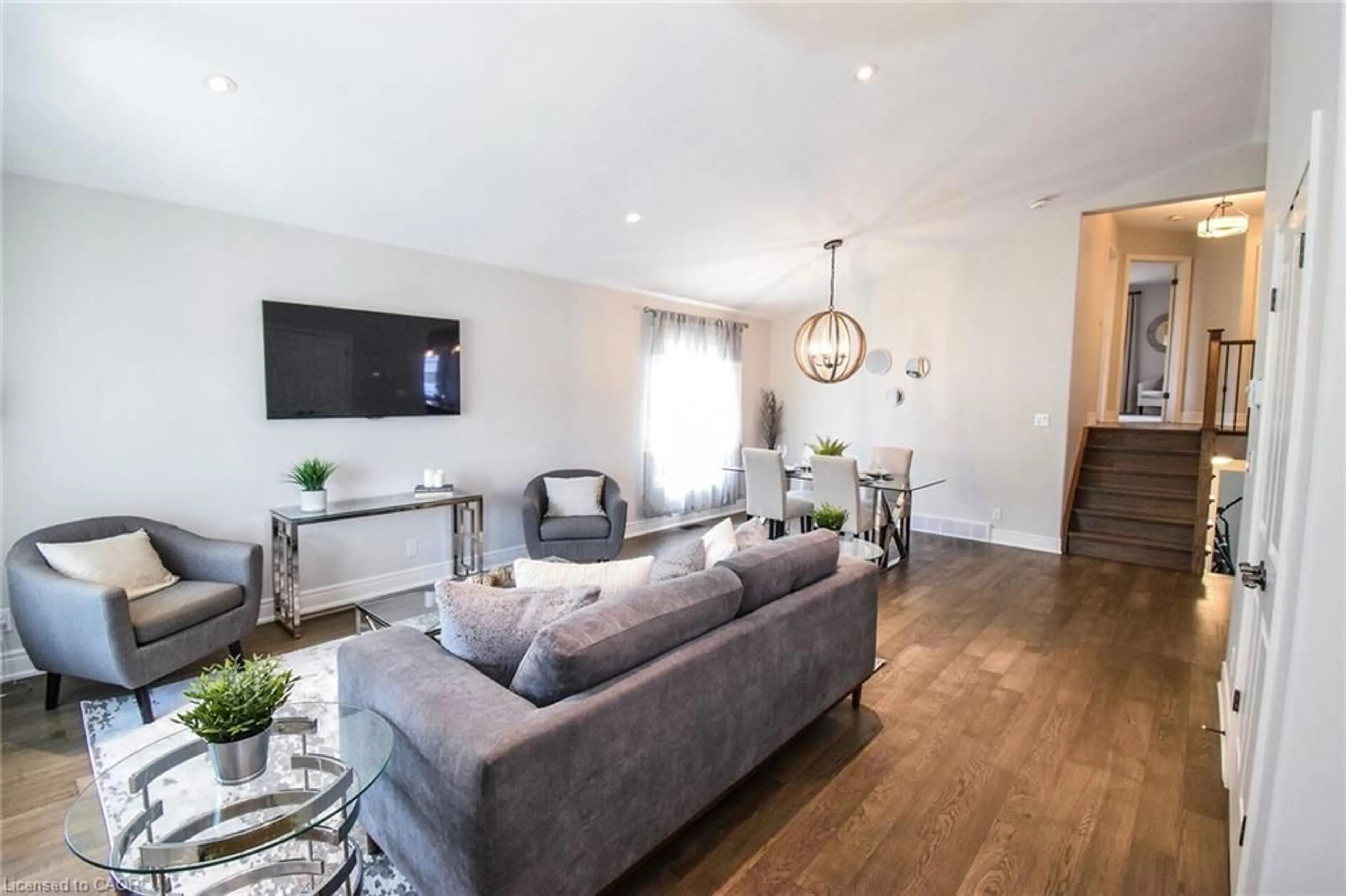 Living room with furniture, wood/laminate floor for 295 Courtland St, Delhi Ontario N4B 0A7