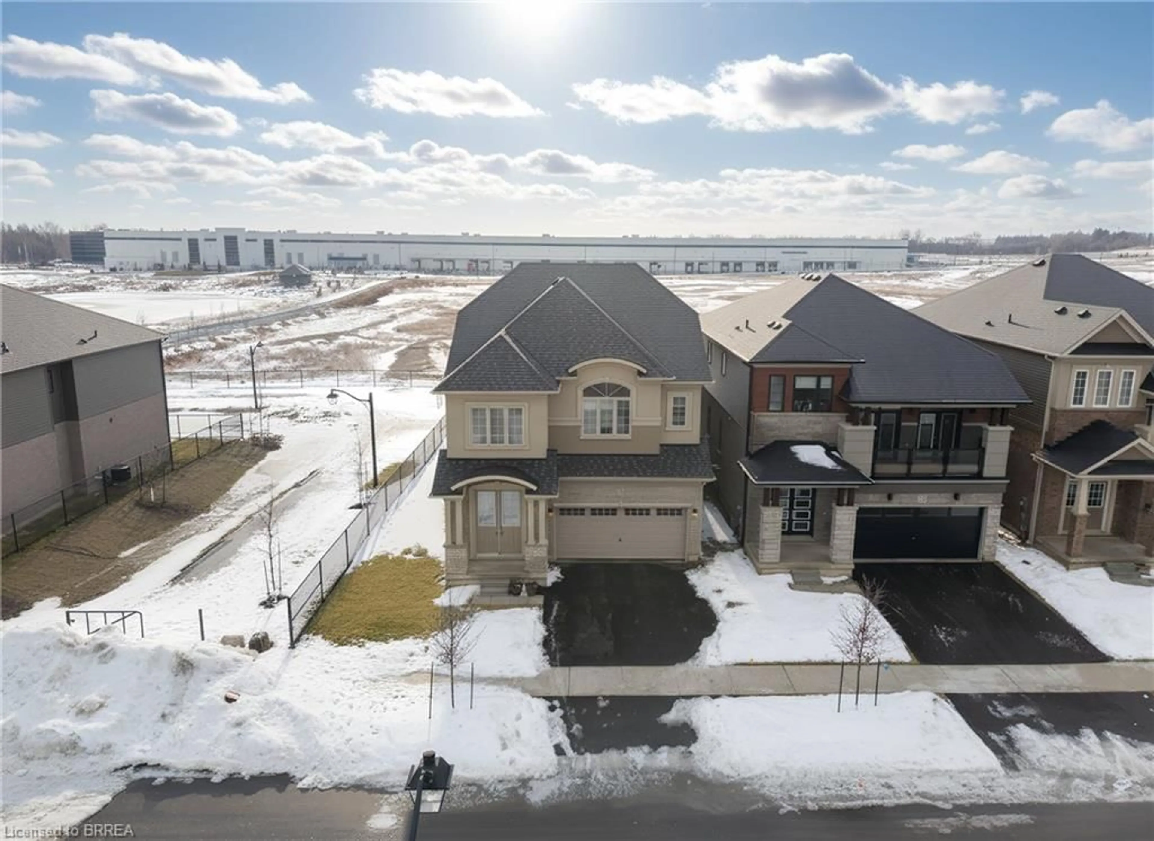 A pic from outside/outdoor area/front of a property/back of a property/a pic from drone, unknown for 90 Hitchman St, Paris Ontario N3L 0M1