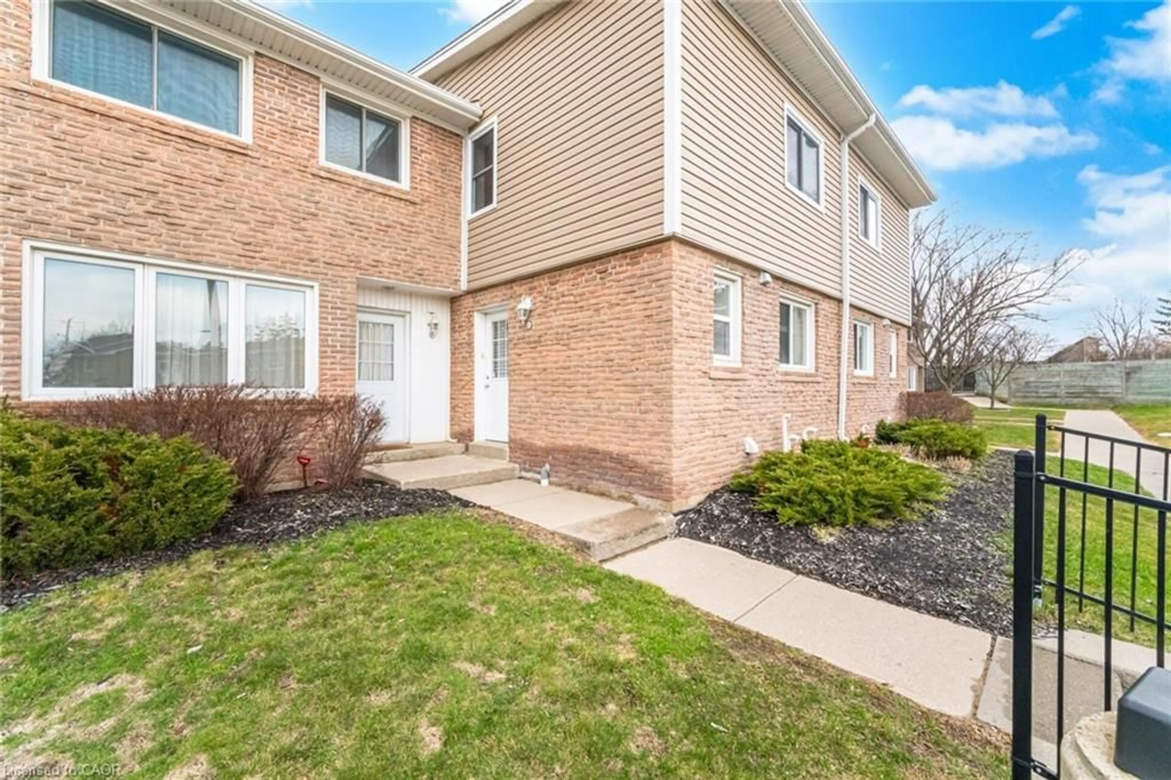 Home with brick exterior material, street for 50 Westmount Rd #20, Kitchener Ontario N2M 1R5