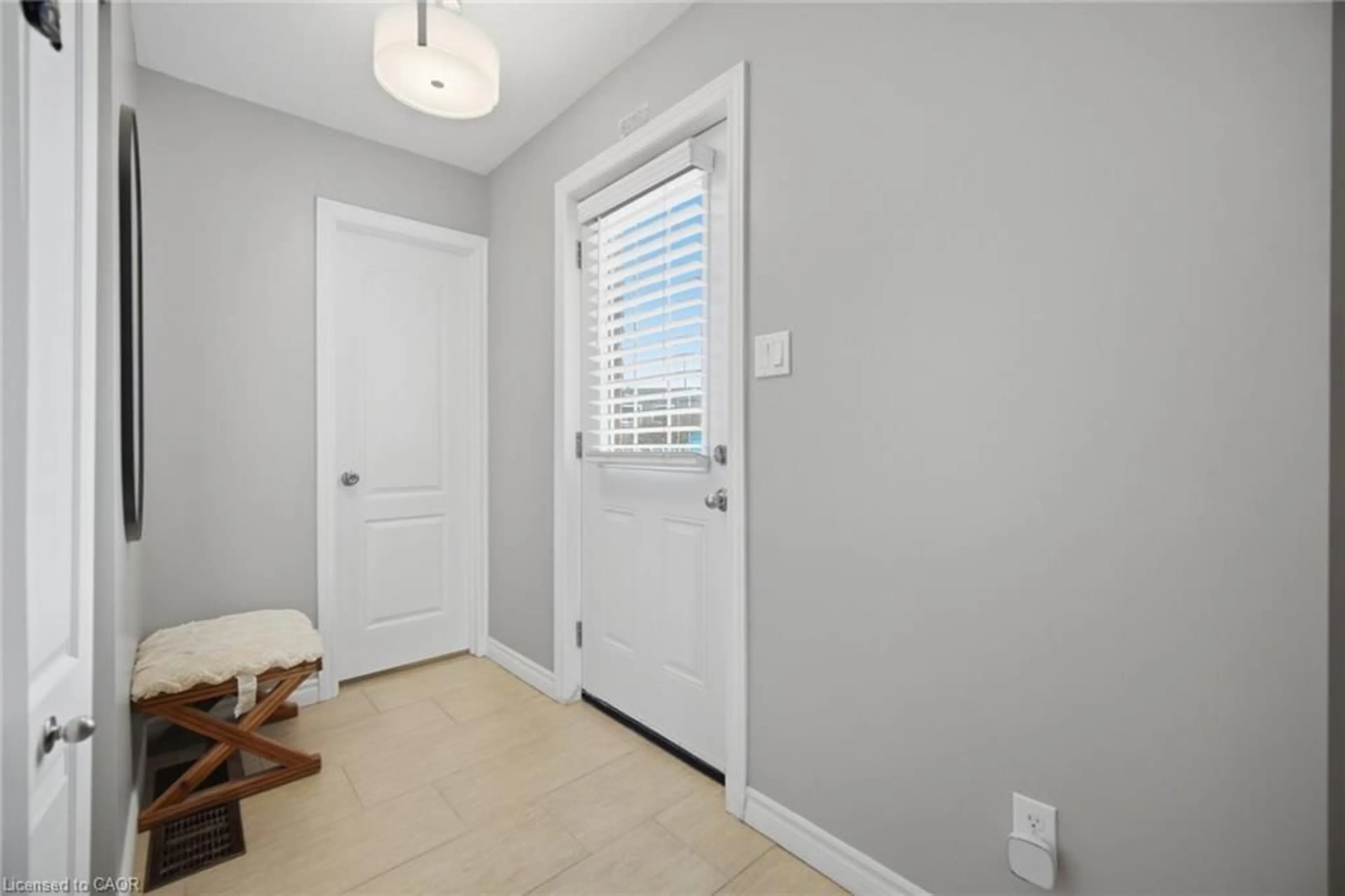 Indoor entryway for 50 Westmount Rd #20, Kitchener Ontario N2M 1R5