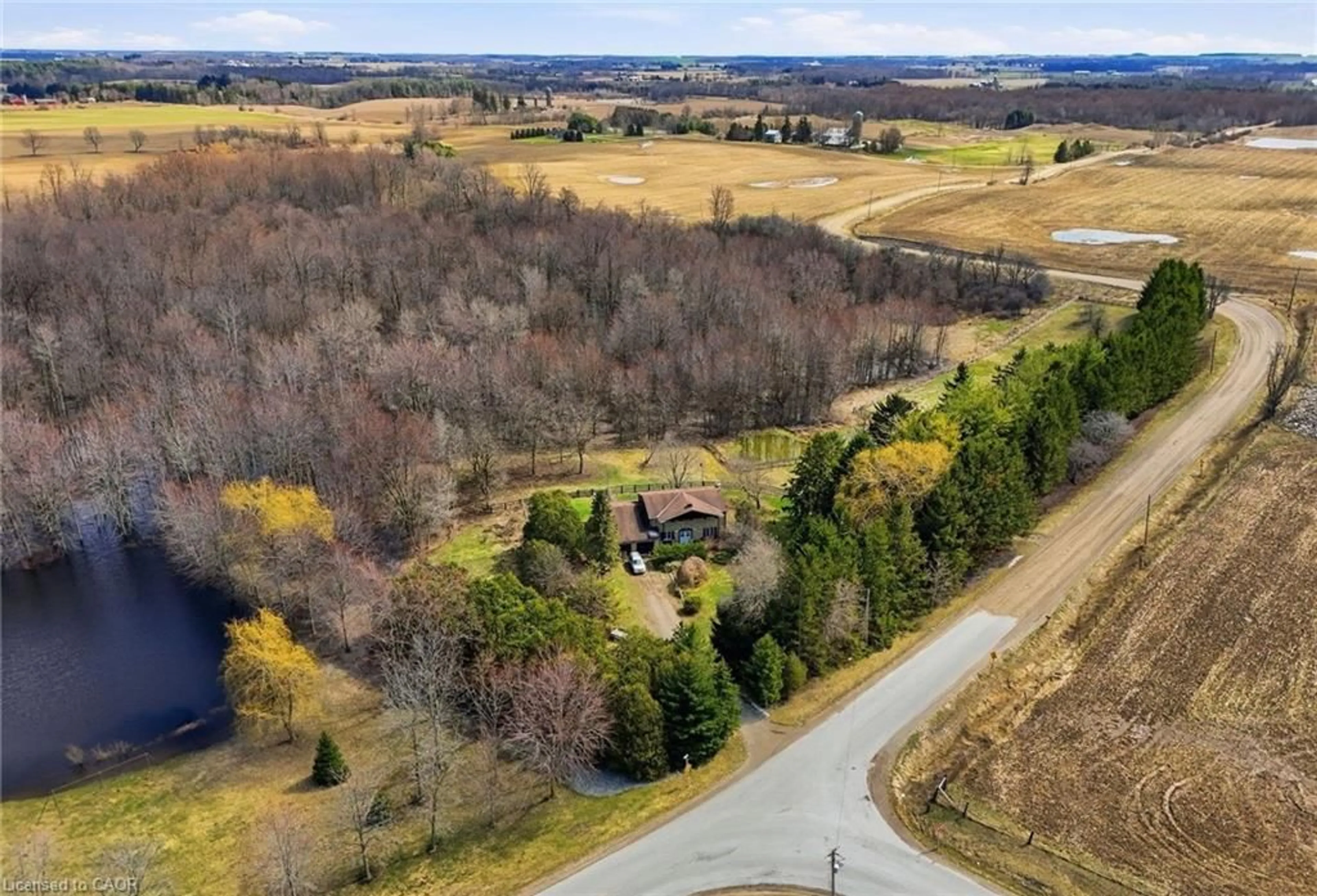 A pic from outside/outdoor area/front of a property/back of a property/a pic from drone, unknown for 3504 Pigram Rd, Salford Ontario N0J 1W0
