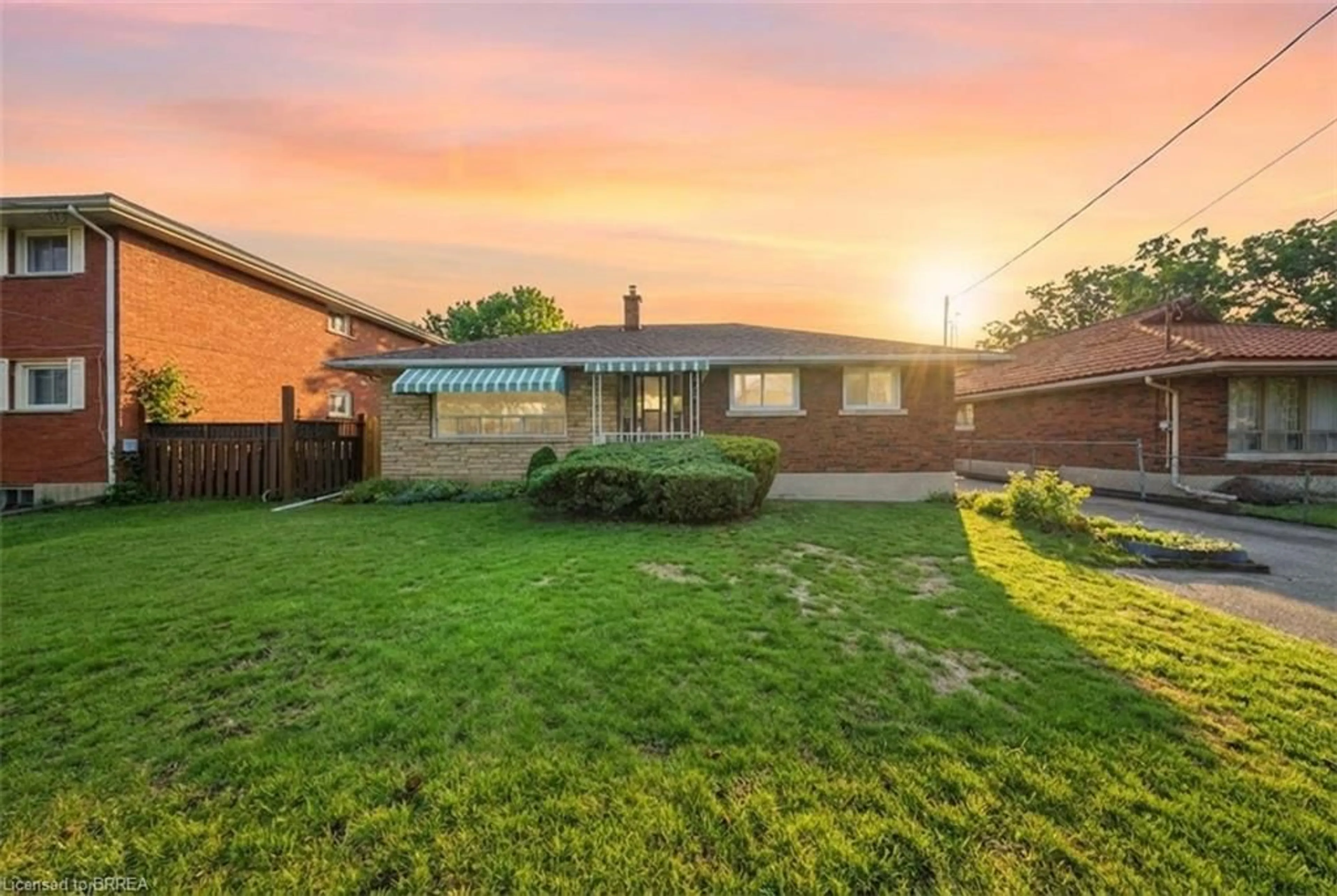 A pic from outside/outdoor area/front of a property/back of a property/a pic from drone, street for 51 Graham Ave, Brantford Ontario N3T 1C6