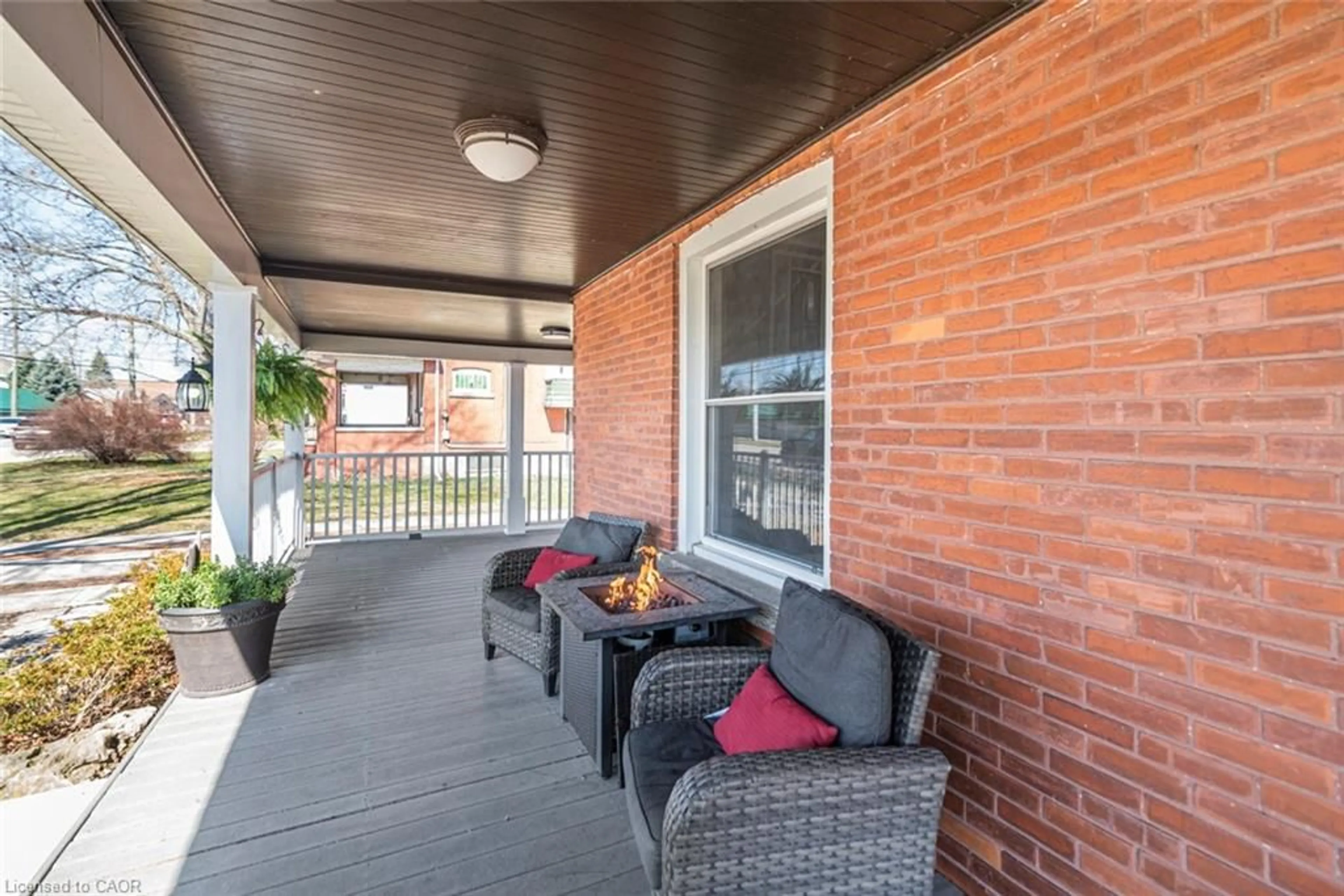 Patio, street for 120 Caithness St, Caledonia Ontario N3W 1C2