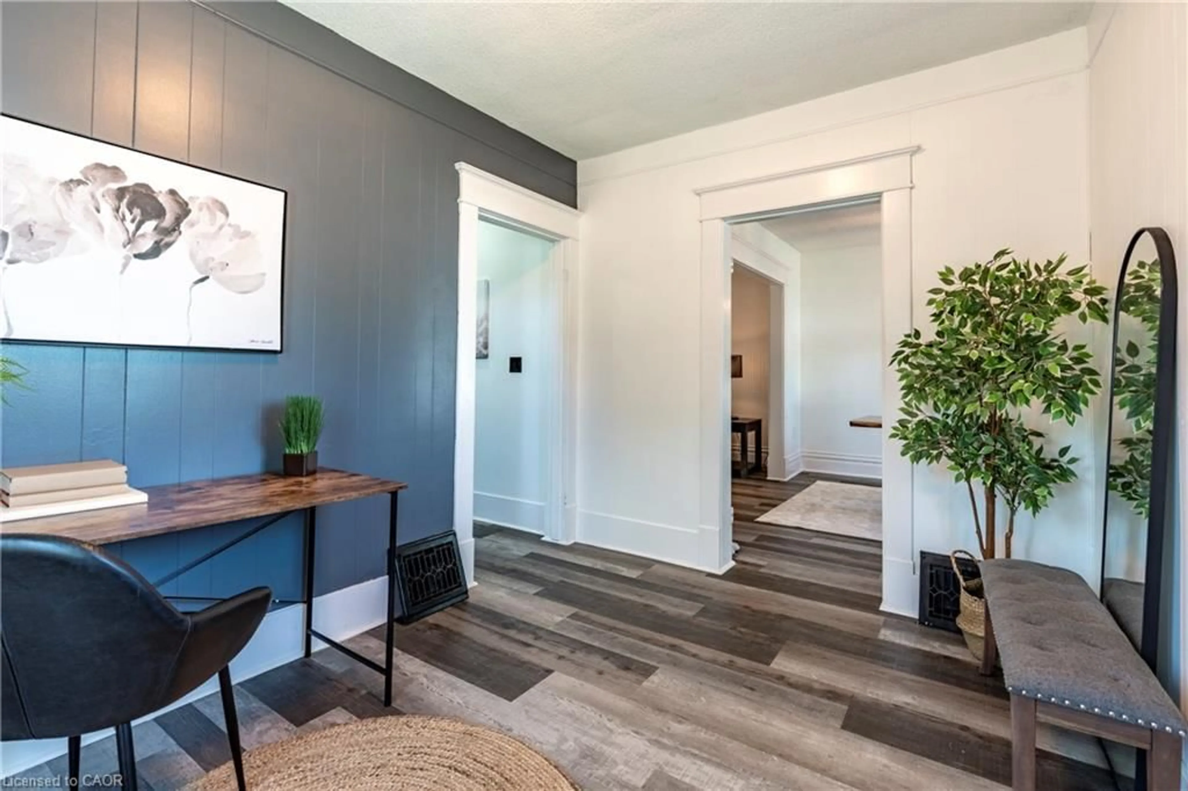 Indoor entryway for 562 Laurel St, Cambridge Ontario N3H 3Z2