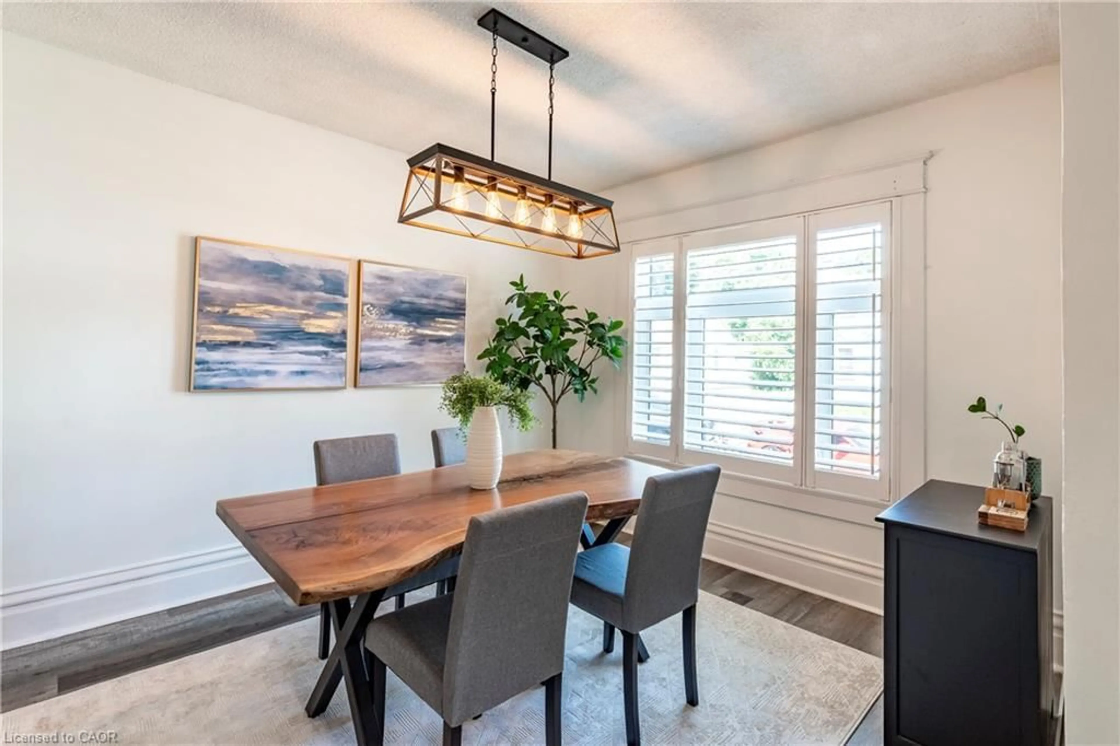 Dining room, wood/laminate floor for 562 Laurel St, Cambridge Ontario N3H 3Z2