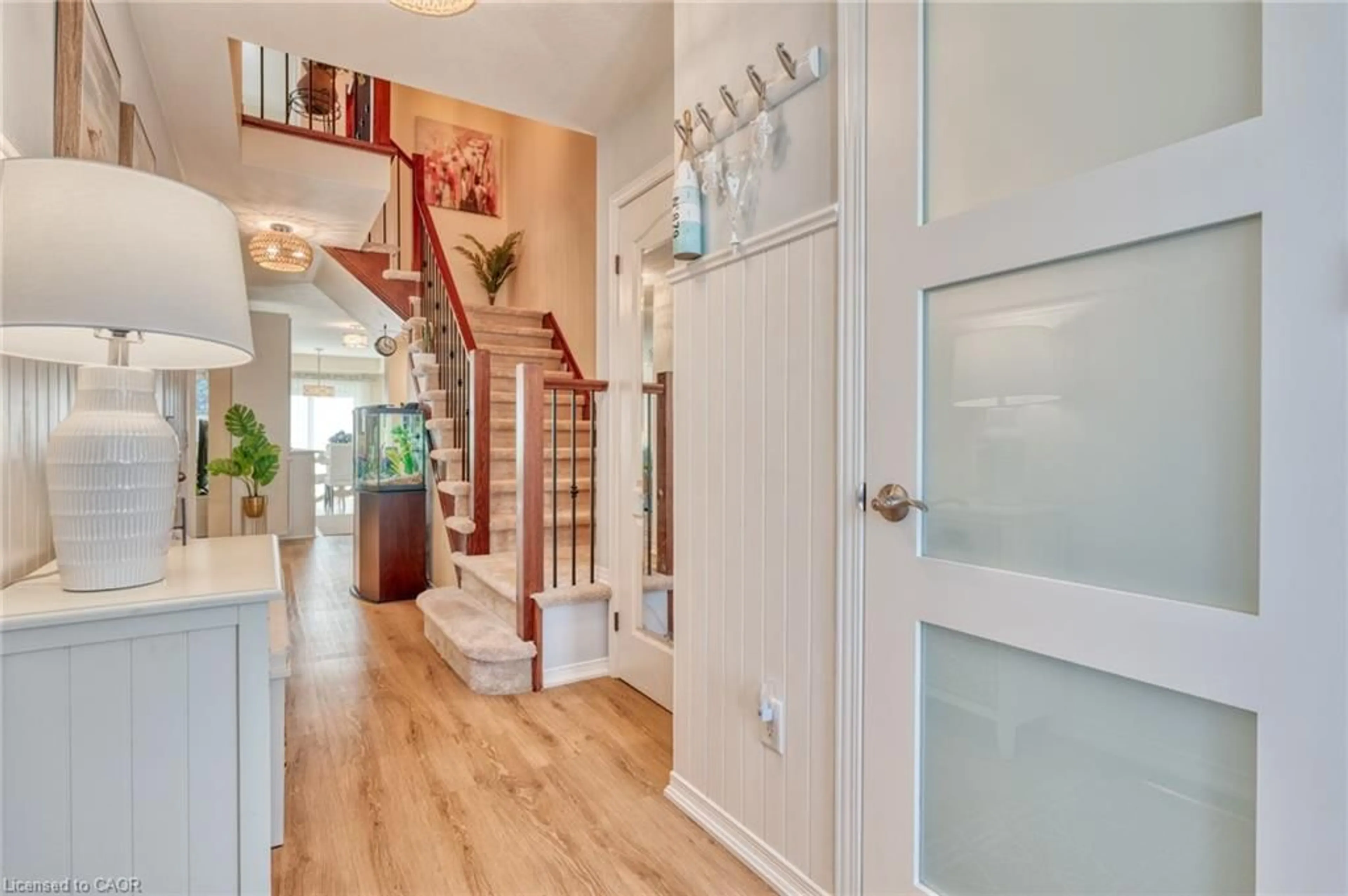 Indoor entryway for 7 Southside Pl #58, Hamilton Ontario L9C 7W6