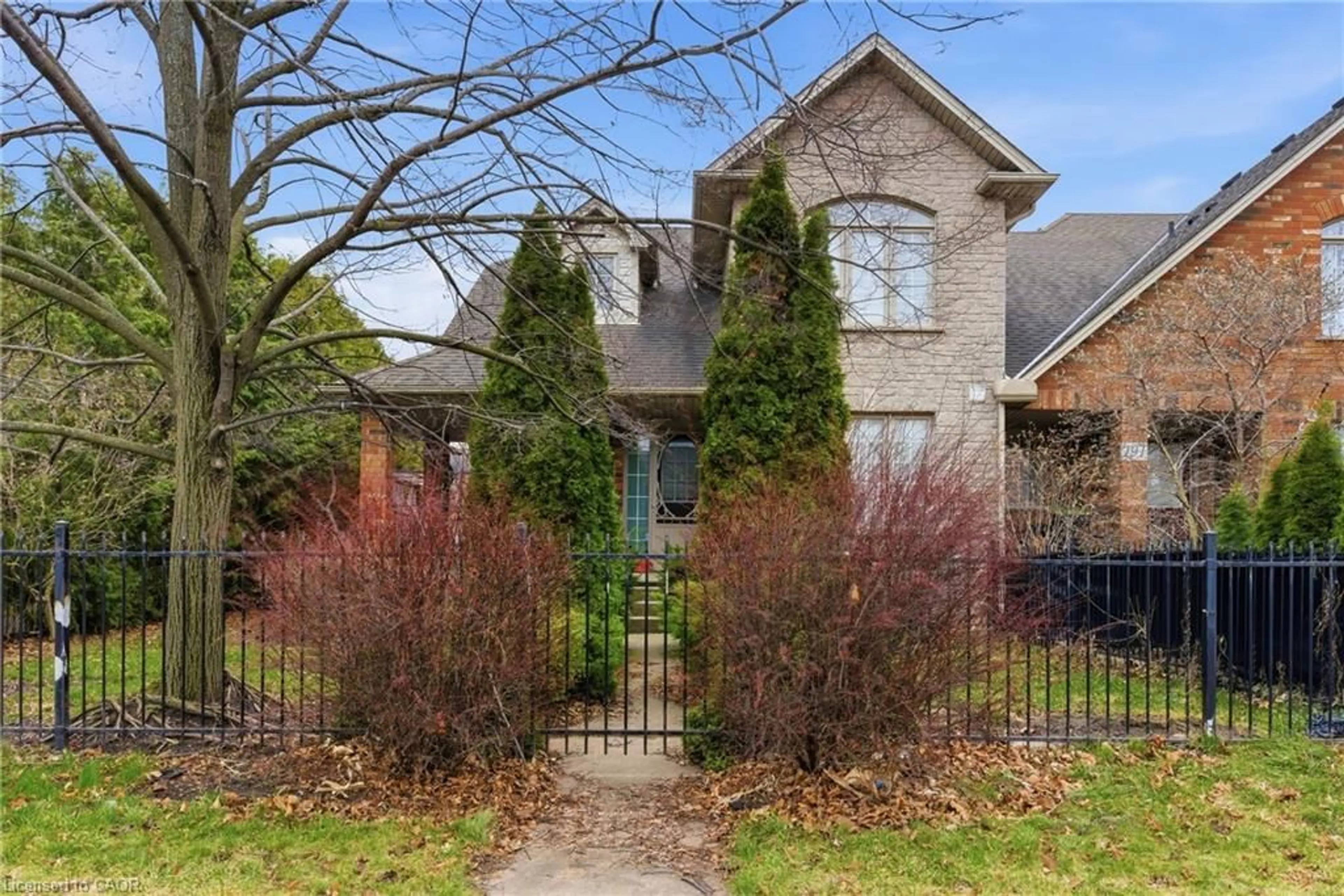 Home with brick exterior material, street for 189 Livingston Ave, Grimsby Ontario L3M 5M3