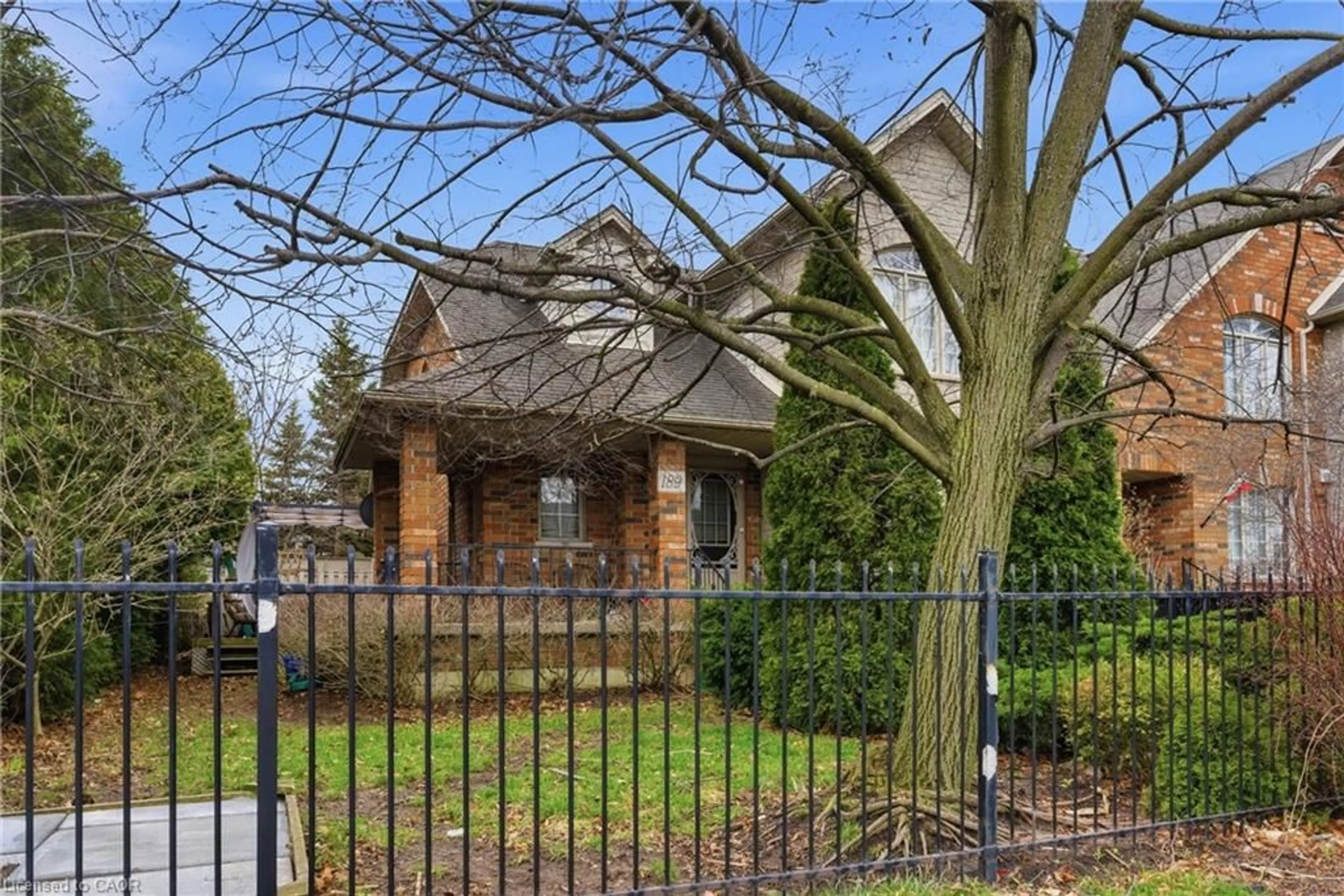 Home with brick exterior material, street for 189 Livingston Ave, Grimsby Ontario L3M 5M3