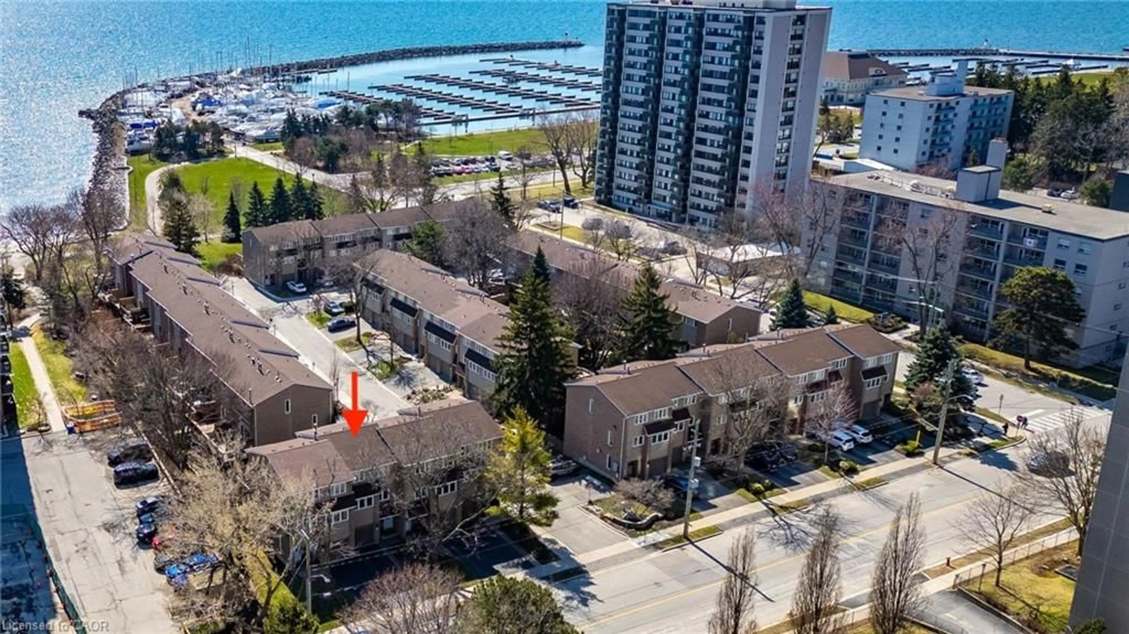 A pic from outside/outdoor area/front of a property/back of a property/a pic from drone, city buildings view from balcony for 2224 Marine Dr, Oakville Ontario L6L 1C1