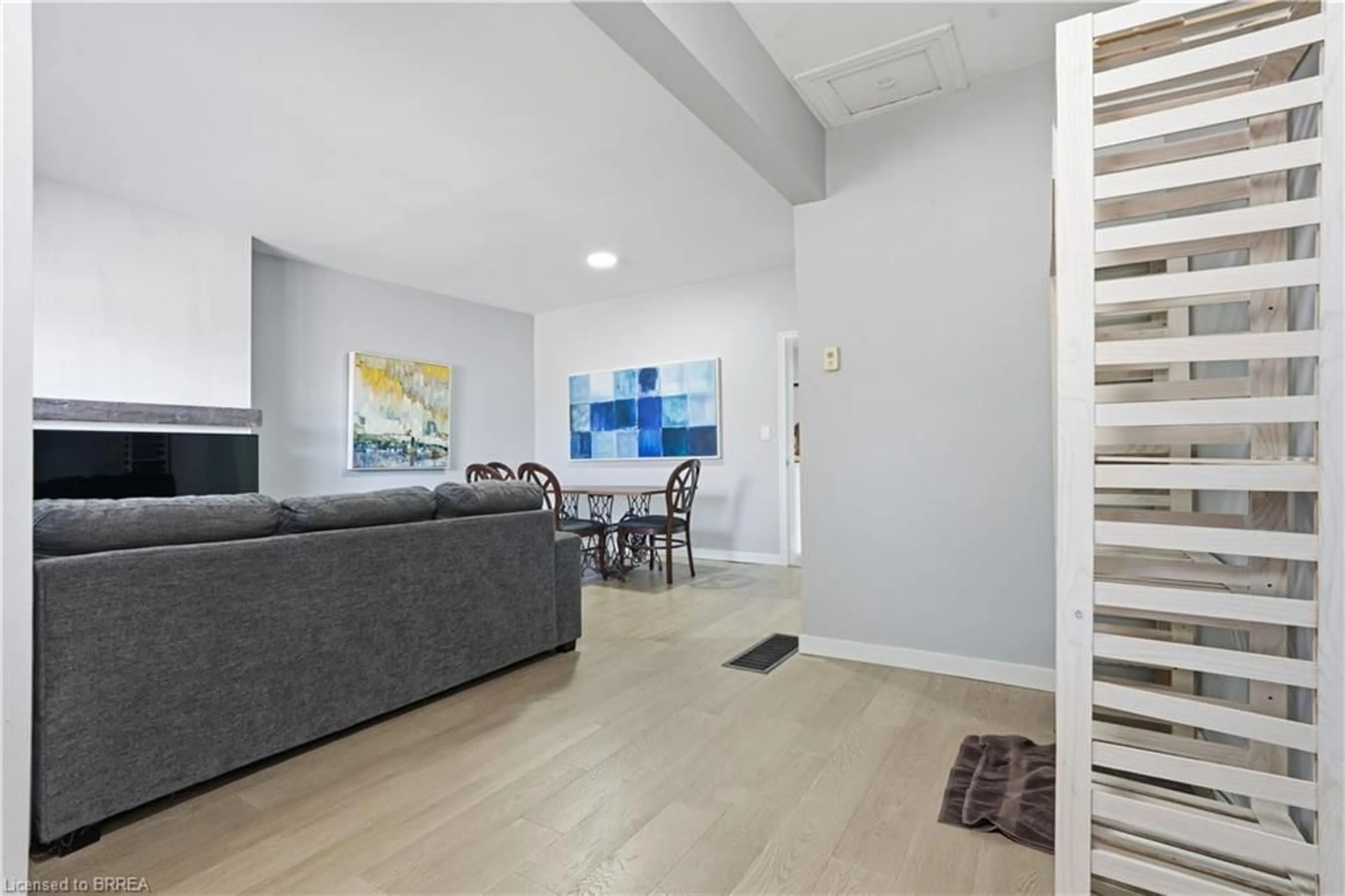 Unknown for 28 Wellington St, Paris Ontario N3L 1S7