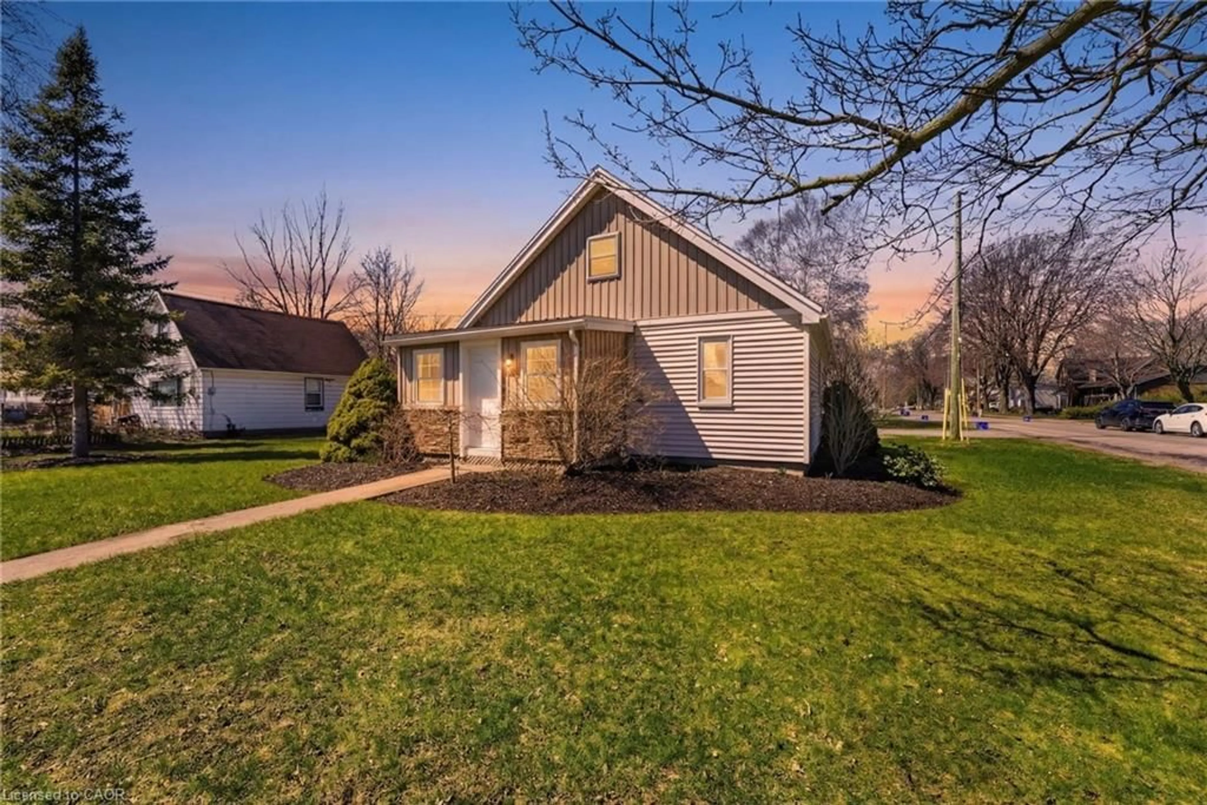 Unknown for 820 Tamarac St, Dunnville Ontario N1A 2E6