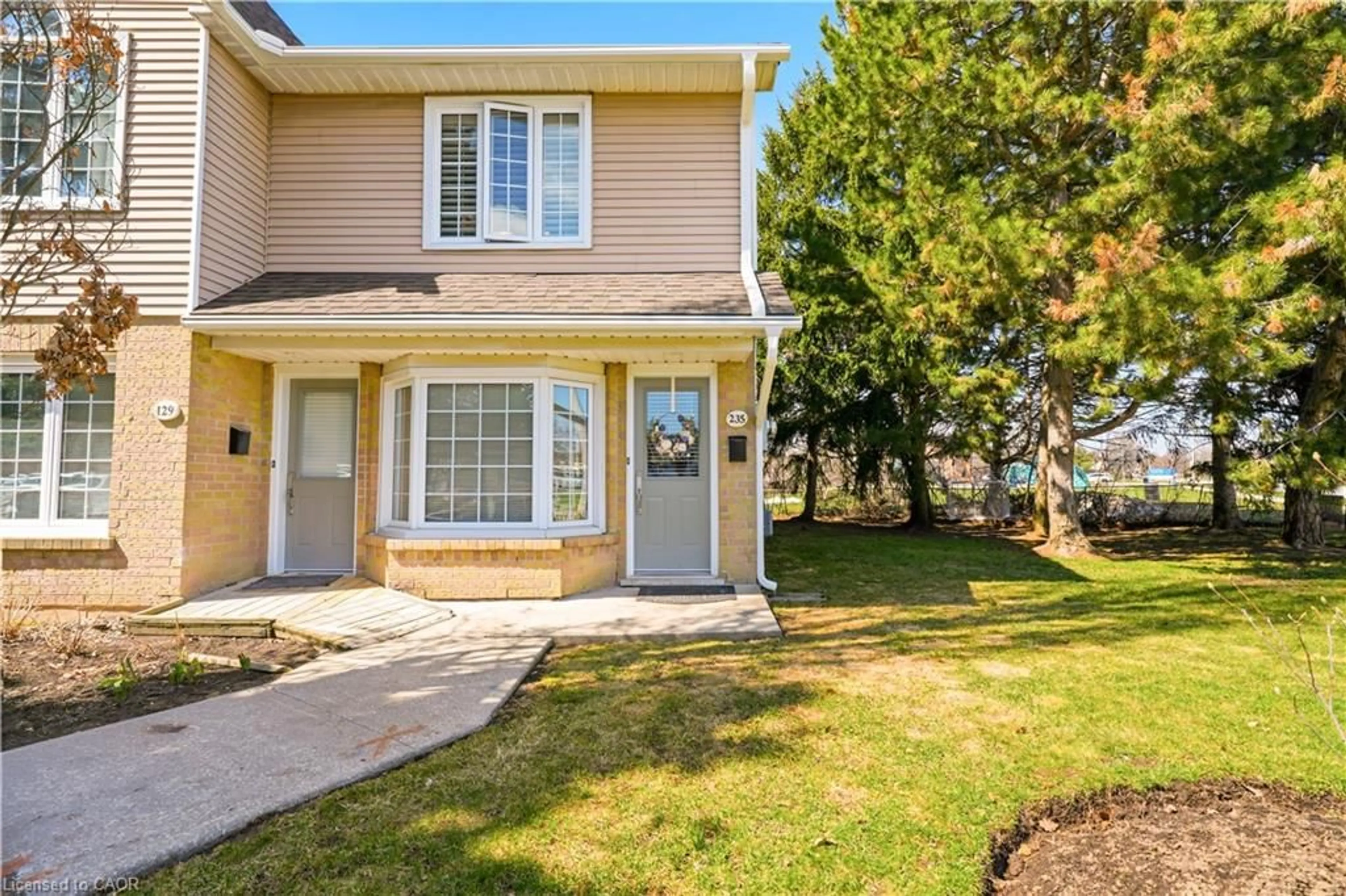 Home with vinyl exterior material, street for 2110 Cleaver Ave #235, Burlington Ontario L7M 3Z4