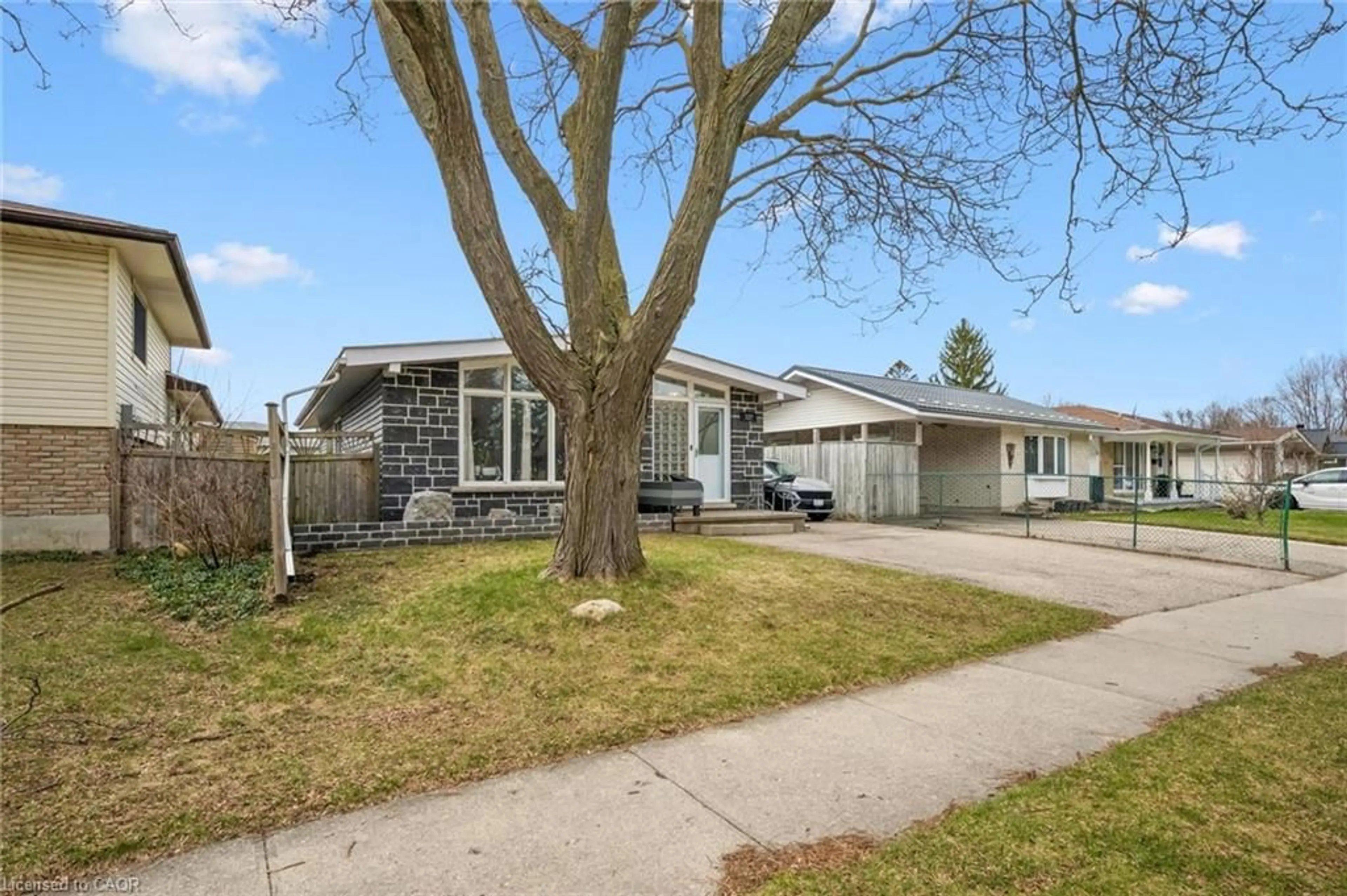 Home with vinyl exterior material, street for 127 Kingswood Dr, Kitchener Ontario N2E 1B2