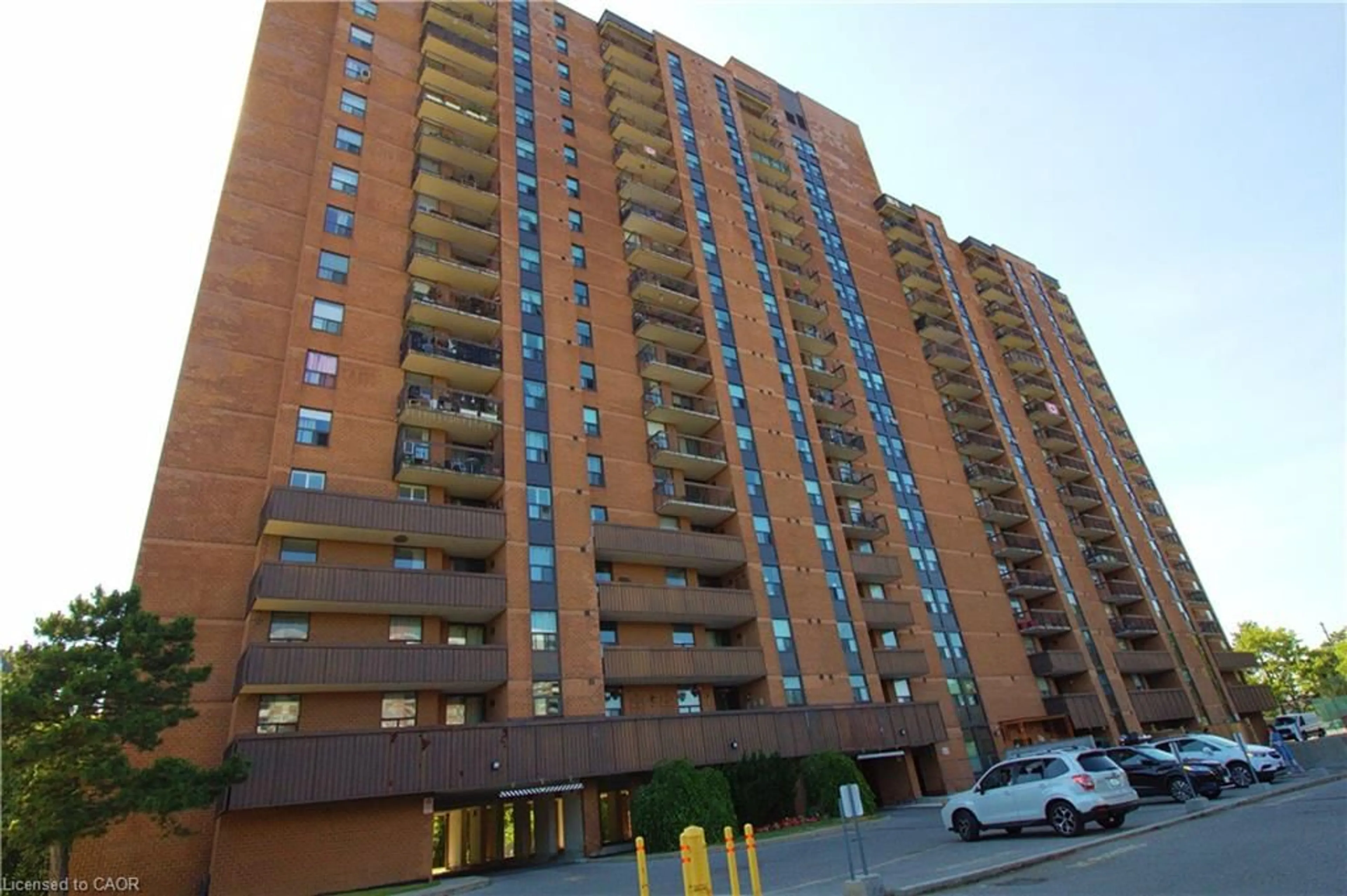 Patio, building for 90 Ling Rd #904, Scarborough Ontario M1E 4Y3