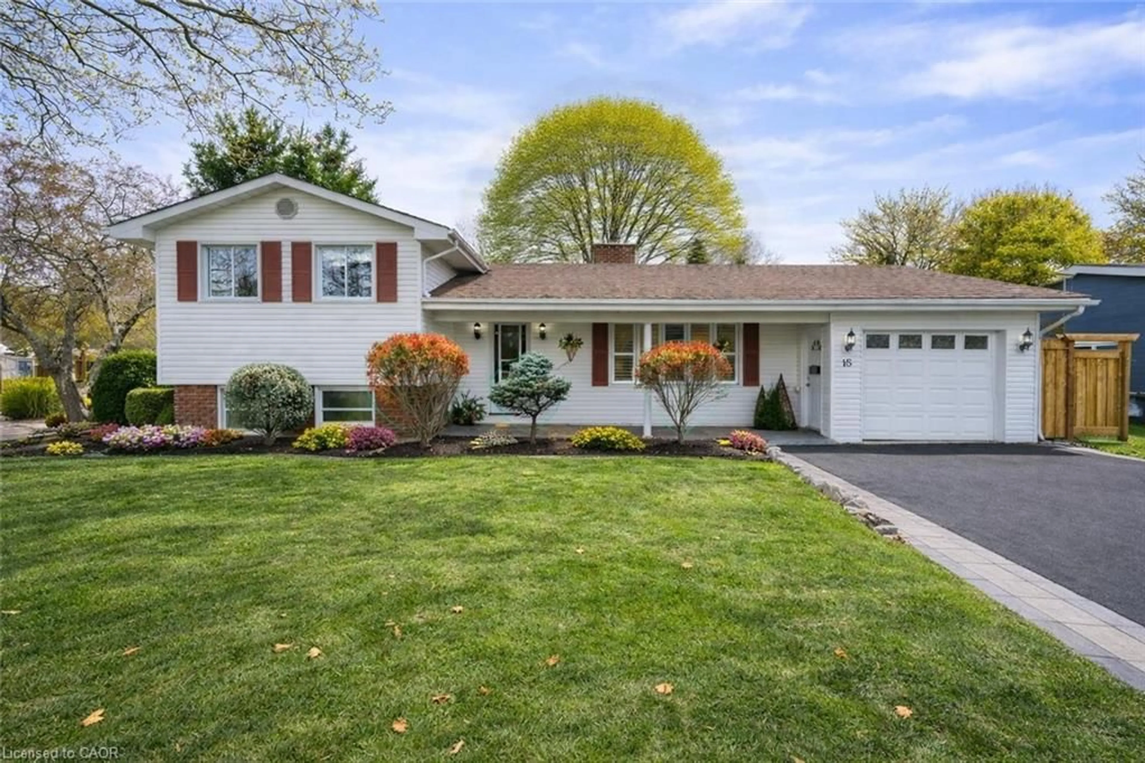 Home with vinyl exterior material, street for 15 Harvest Lane, Brantford Ontario N3R 5R3