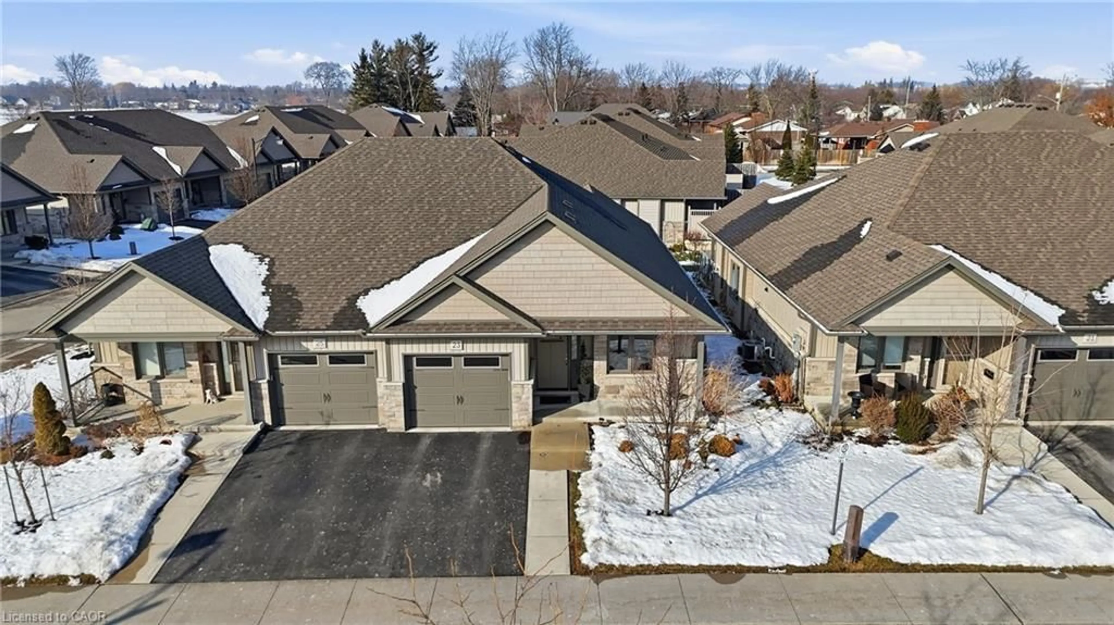 A pic from outside/outdoor area/front of a property/back of a property/a pic from drone, street for 23 Richard Cres, Smithville Ontario L0R 2A0