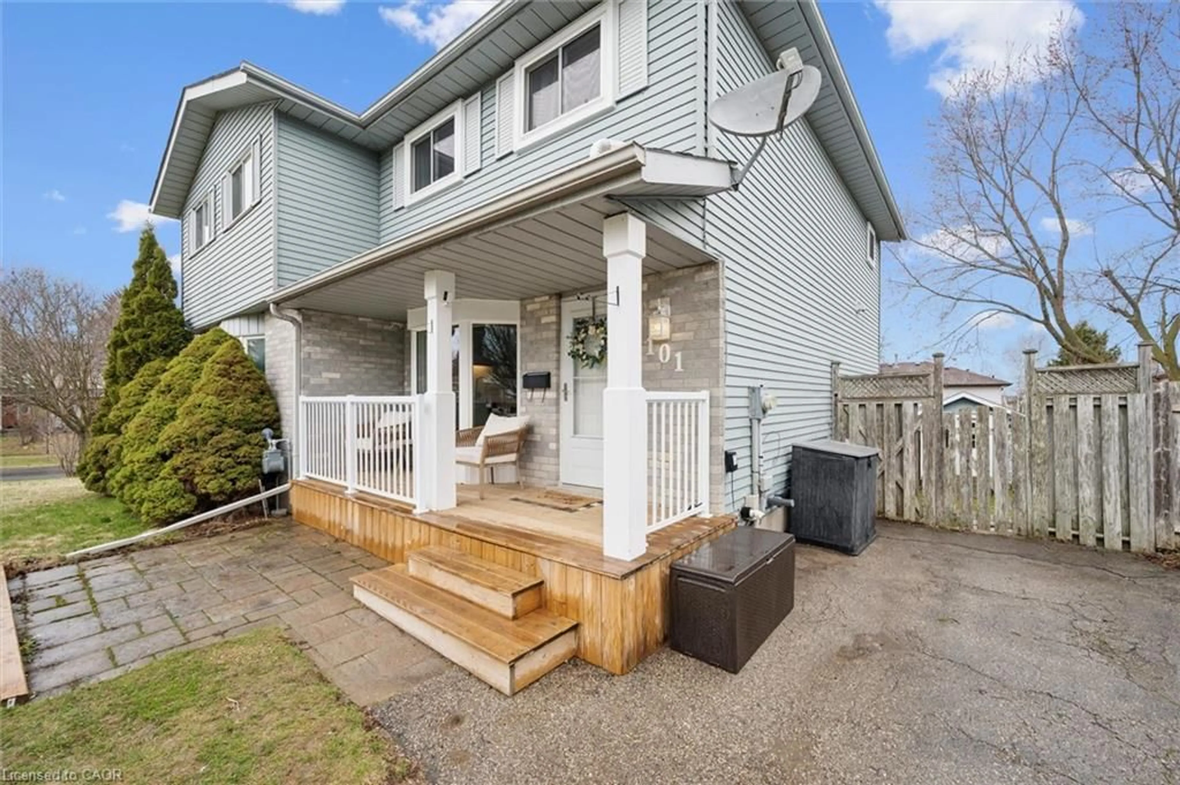 Patio, street for 101 Connelly Dr, Kitchener Ontario N2N 2T9