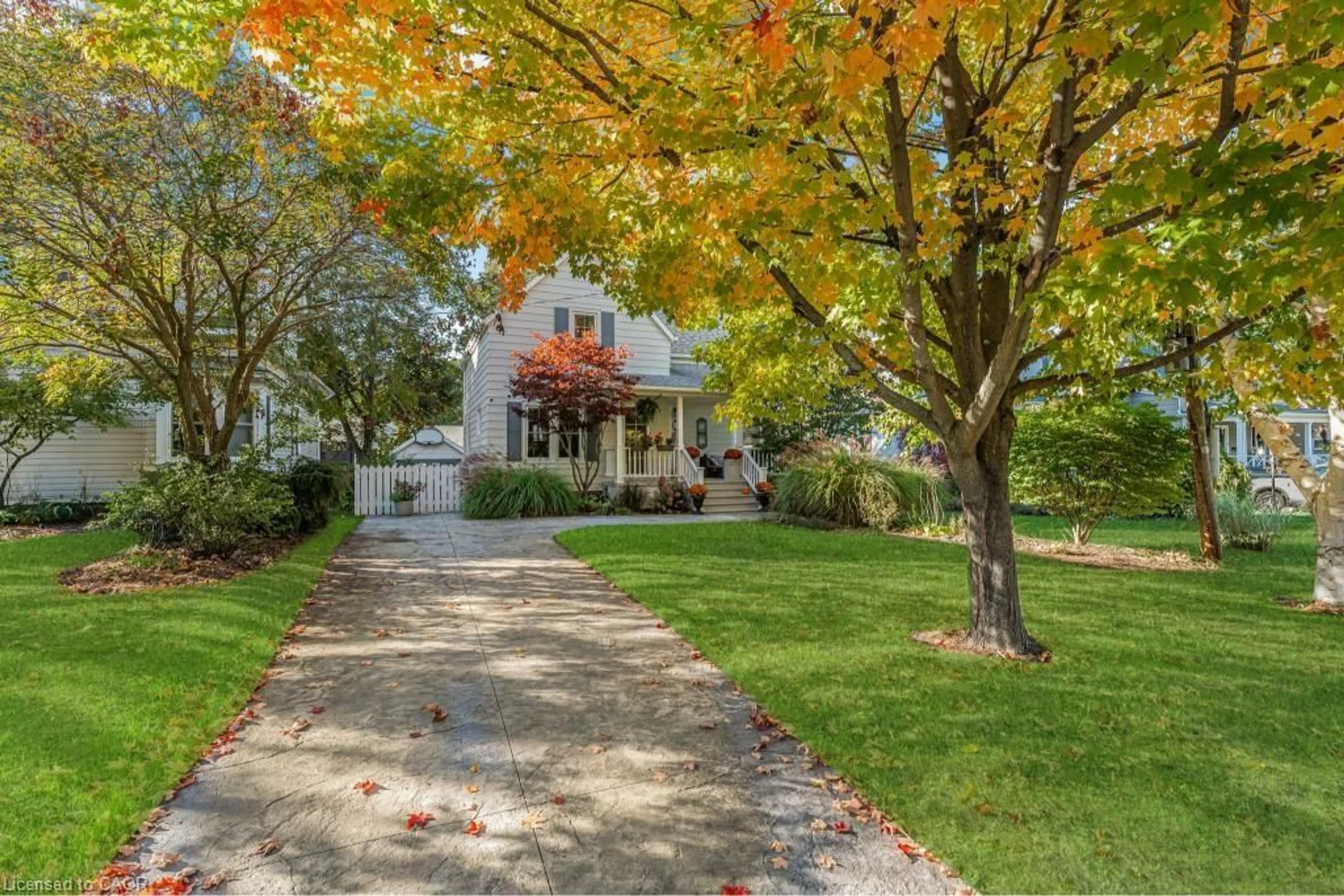 Unknown for 24 Robinson St, Grimsby Ontario L3M 3C4