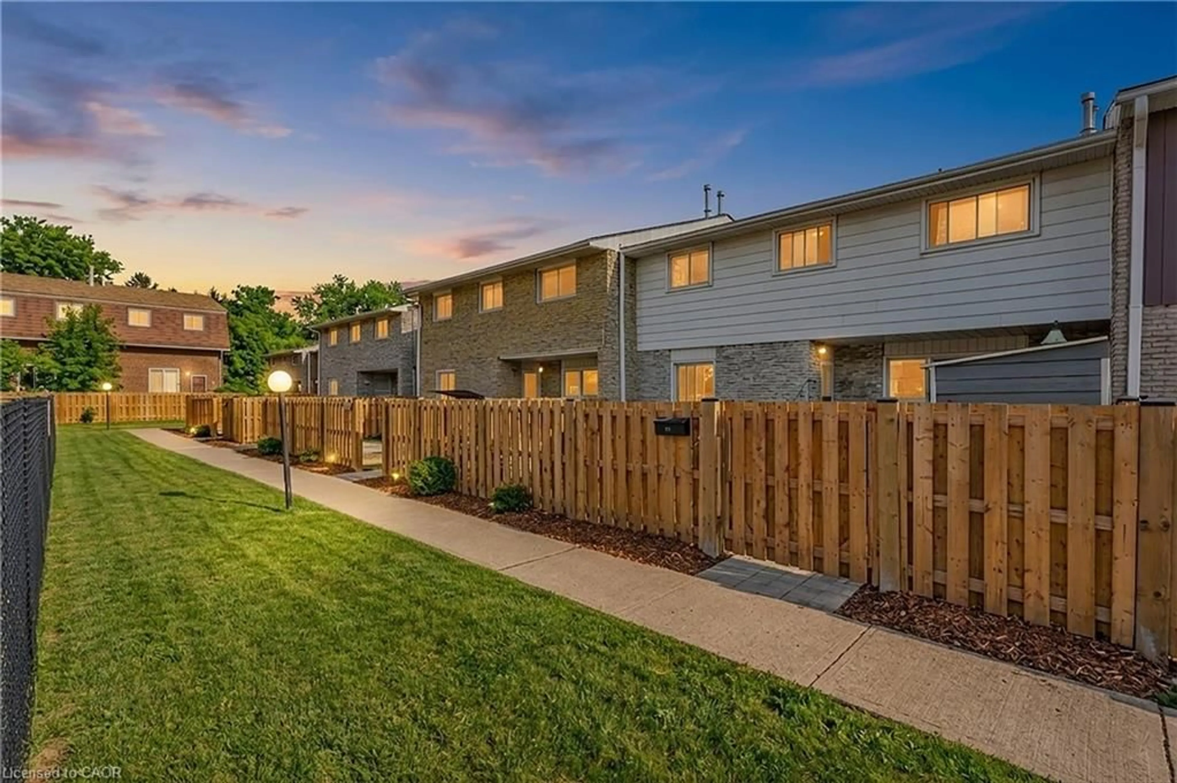 A pic from outside/outdoor area/front of a property/back of a property/a pic from drone, street for 423 Westwood Dr #43, Kitchener Ontario N2M 5B5