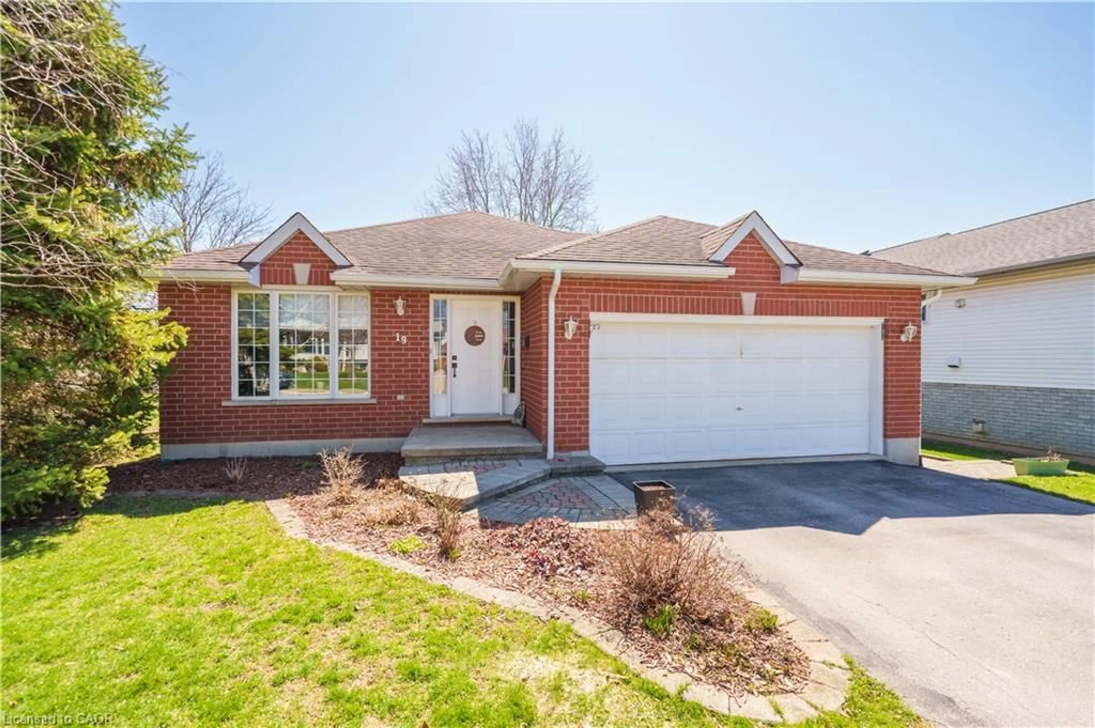 Home with brick exterior material, street for 19 Princess St, Cayuga Ontario N0A 1E0