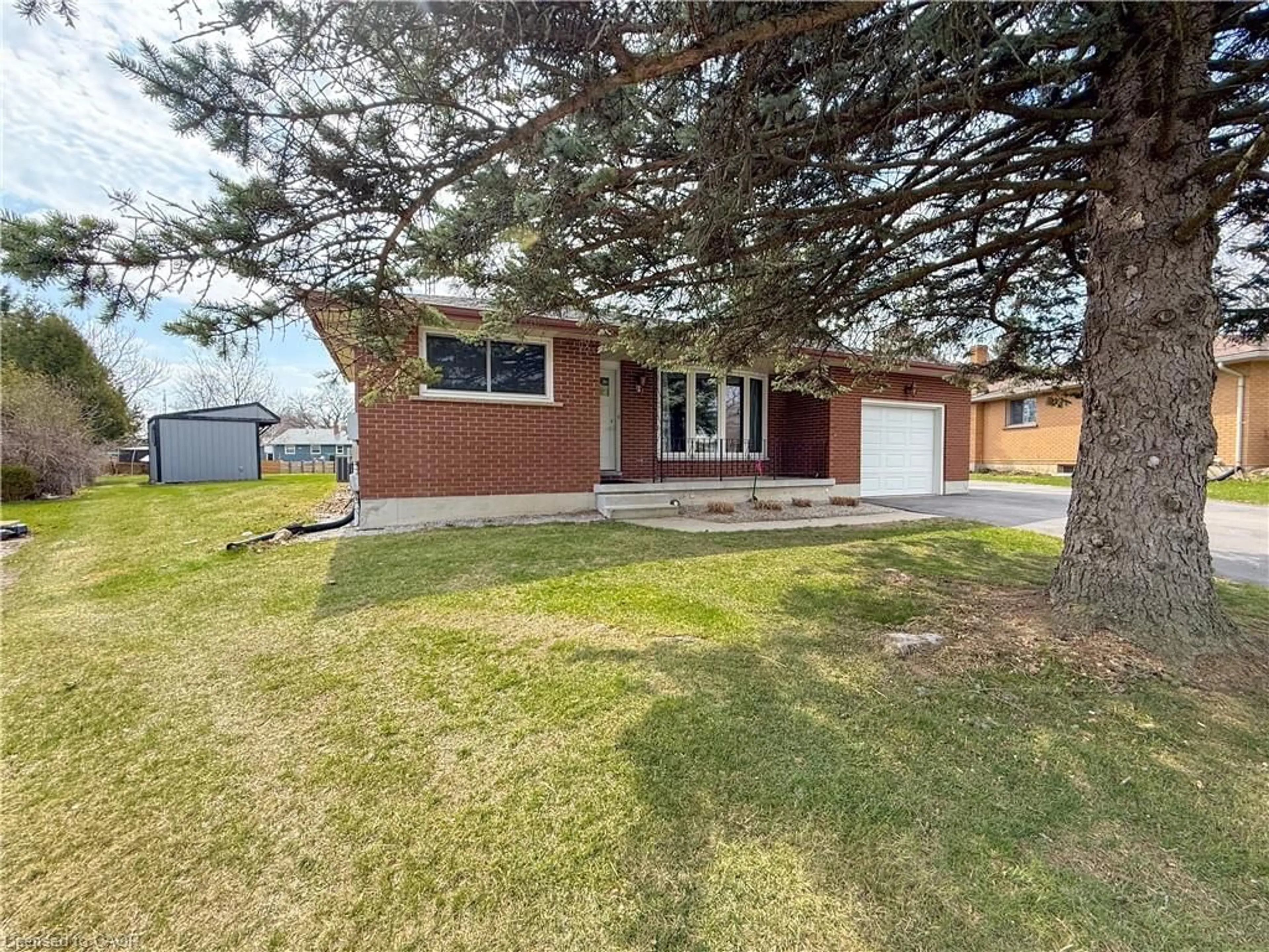 A pic from outside/outdoor area/front of a property/back of a property/a pic from drone, street for 14 Orchard Cres, Waterford Ontario N0E 1Y0