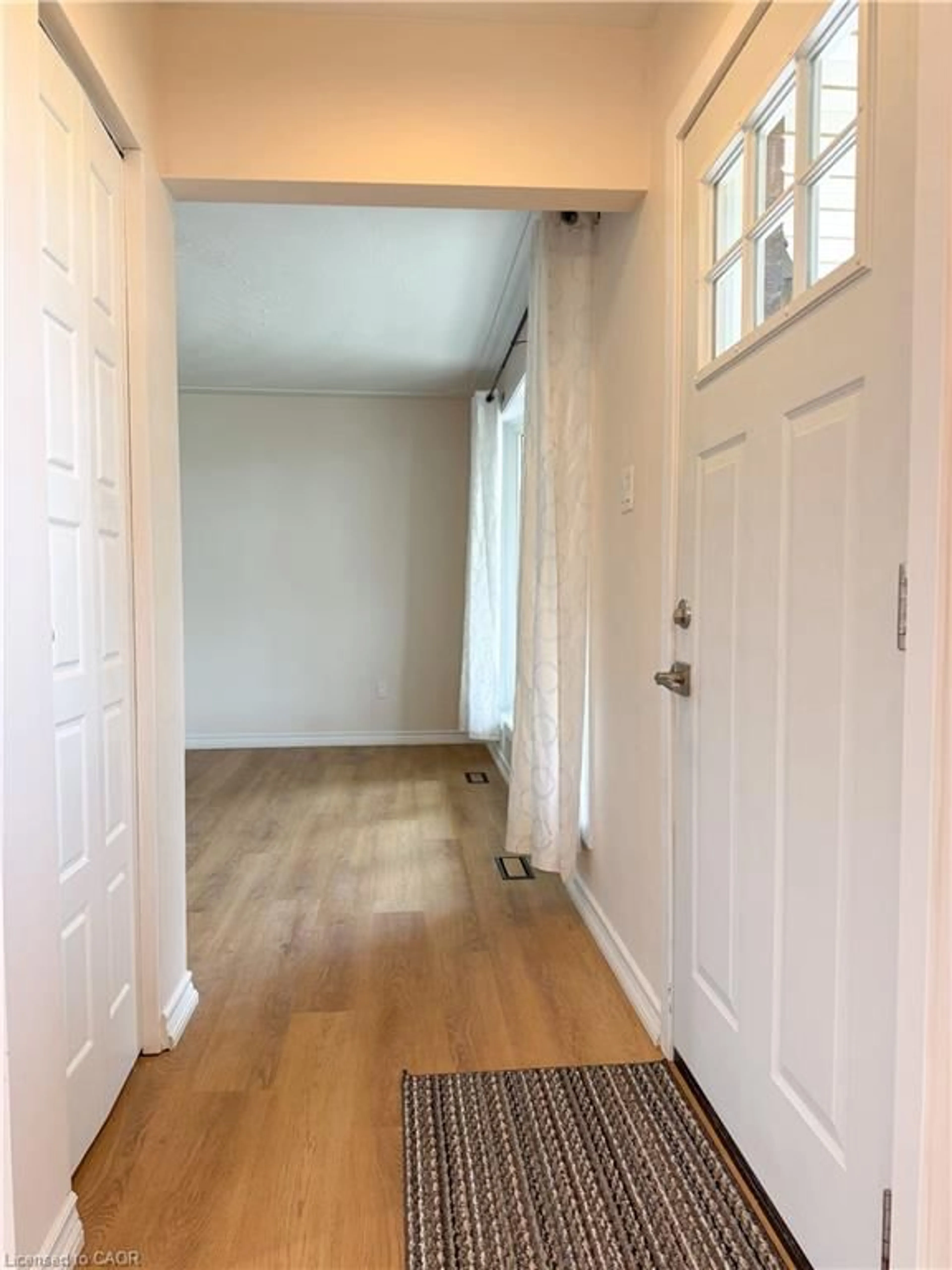 Indoor entryway for 14 Orchard Cres, Waterford Ontario N0E 1Y0