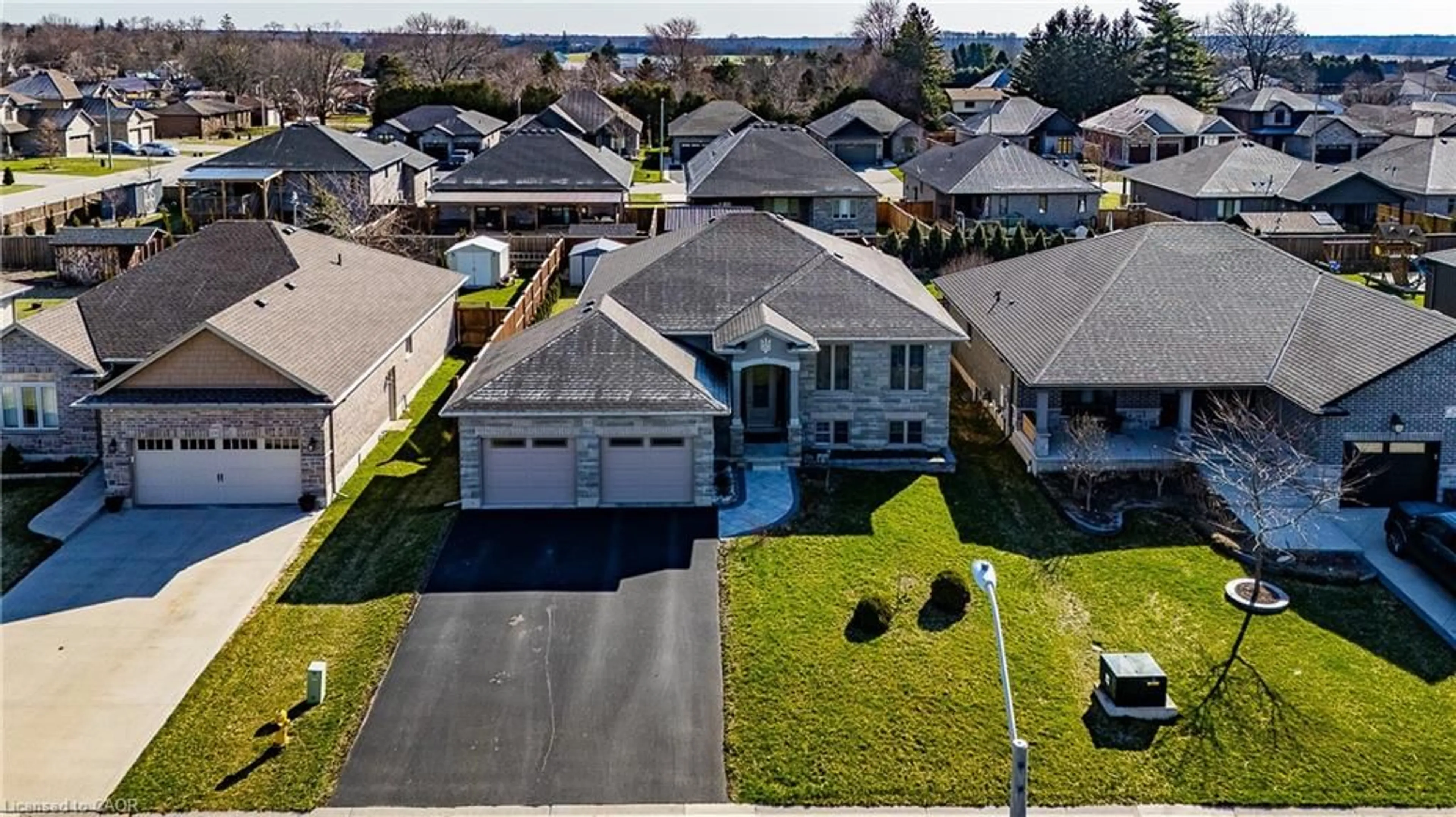 A pic from outside/outdoor area/front of a property/back of a property/a pic from drone, street for 324 Courtland Street, Delhi Ontario N4B 0A8