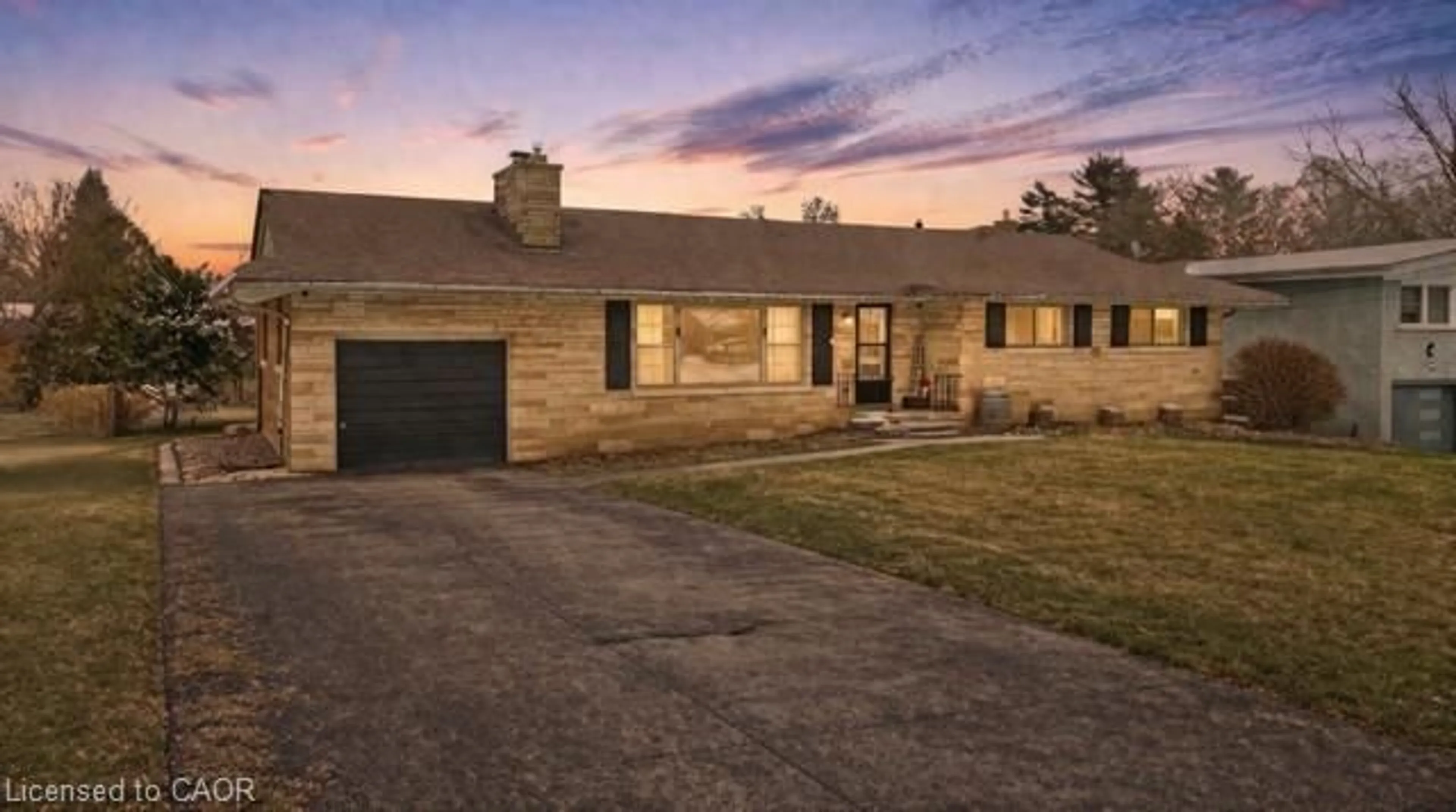 Home with brick exterior material, street for 4 Mountview Ave, Grimsby Ontario L3M 1V5