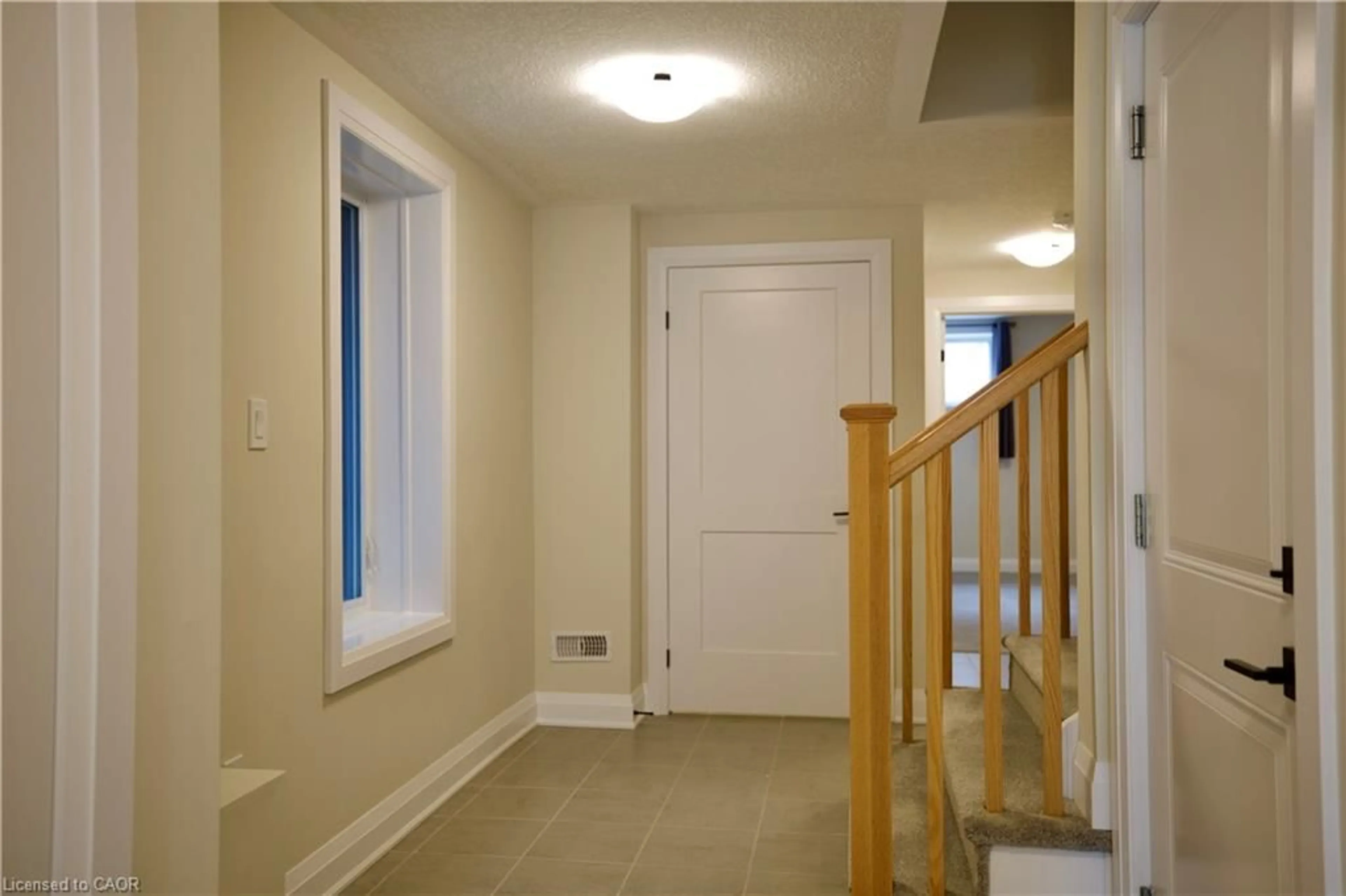 Indoor foyer for 559 Balsam Poplar St, Waterloo Ontario N2V 0H8
