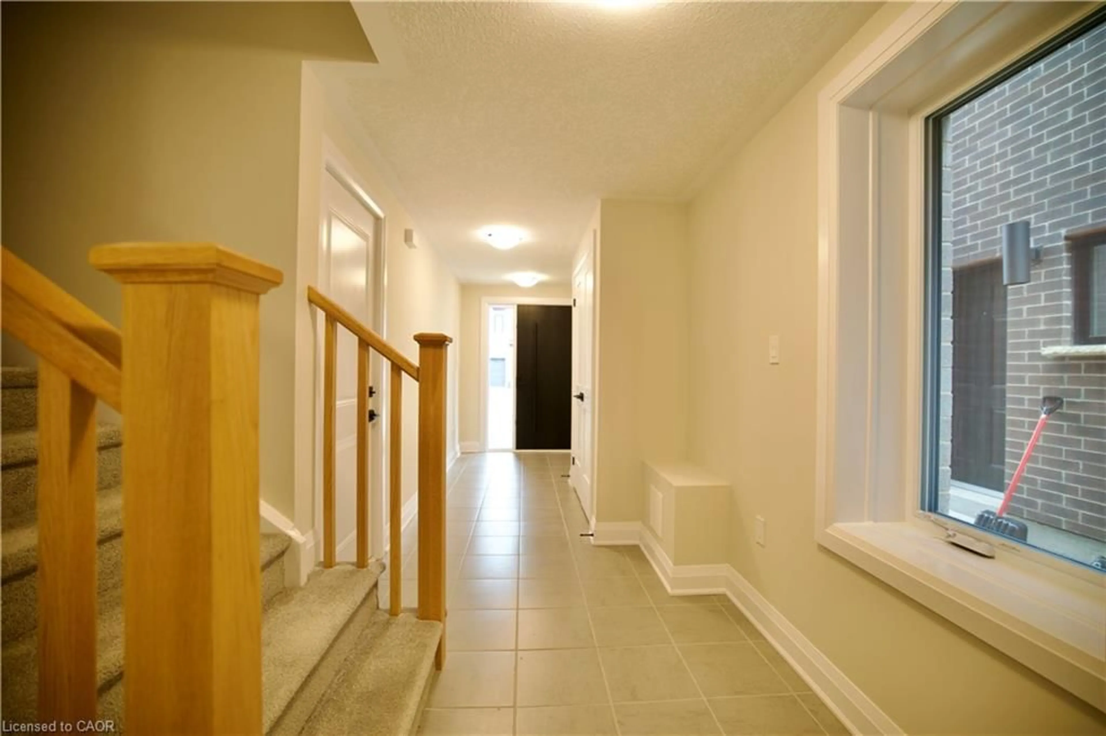 Indoor foyer for 559 Balsam Poplar St, Waterloo Ontario N2V 0H8