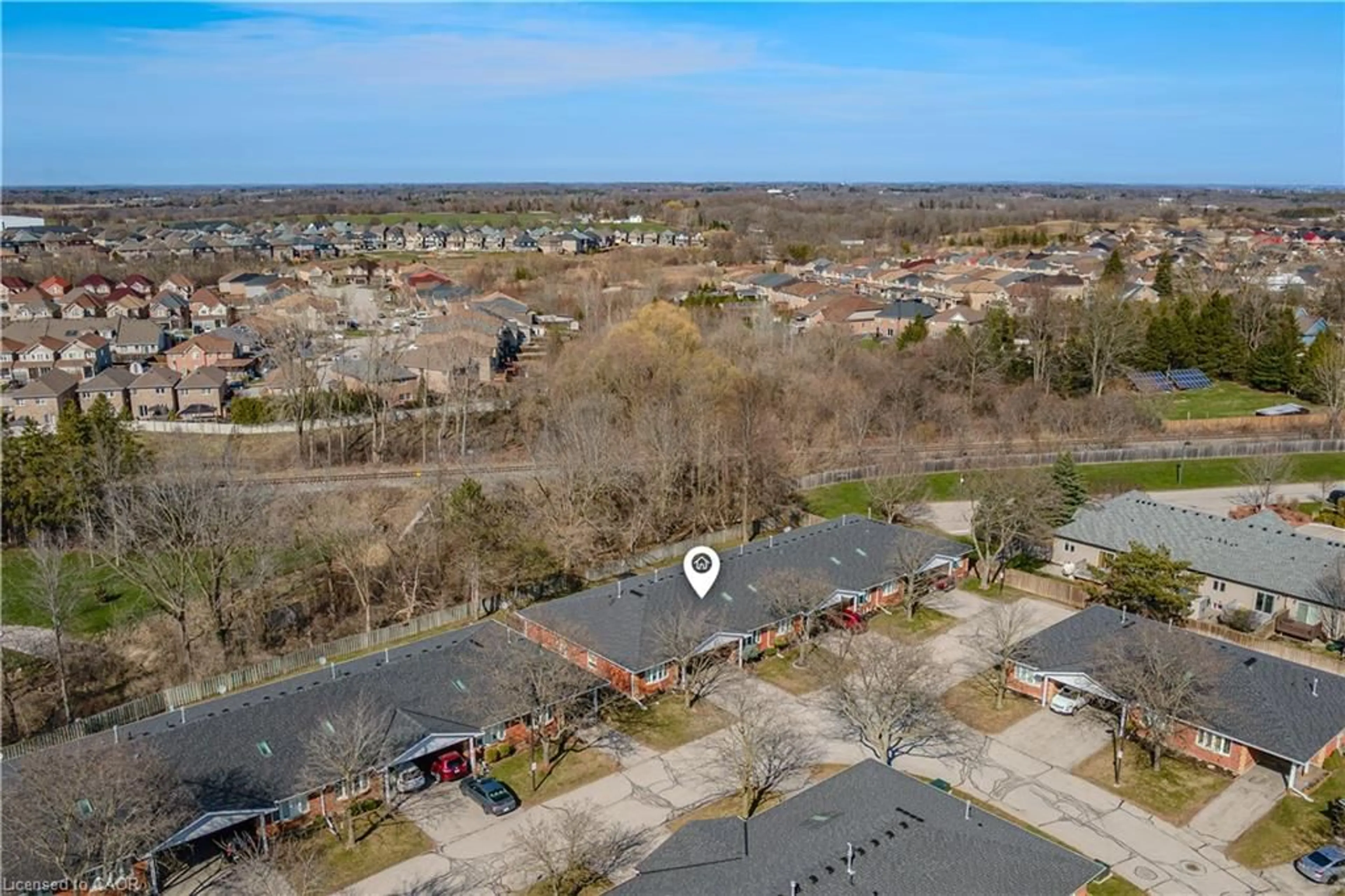 A pic from outside/outdoor area/front of a property/back of a property/a pic from drone, unknown for 1030 Colborne St #29, Brantford Ontario N3T 5L7